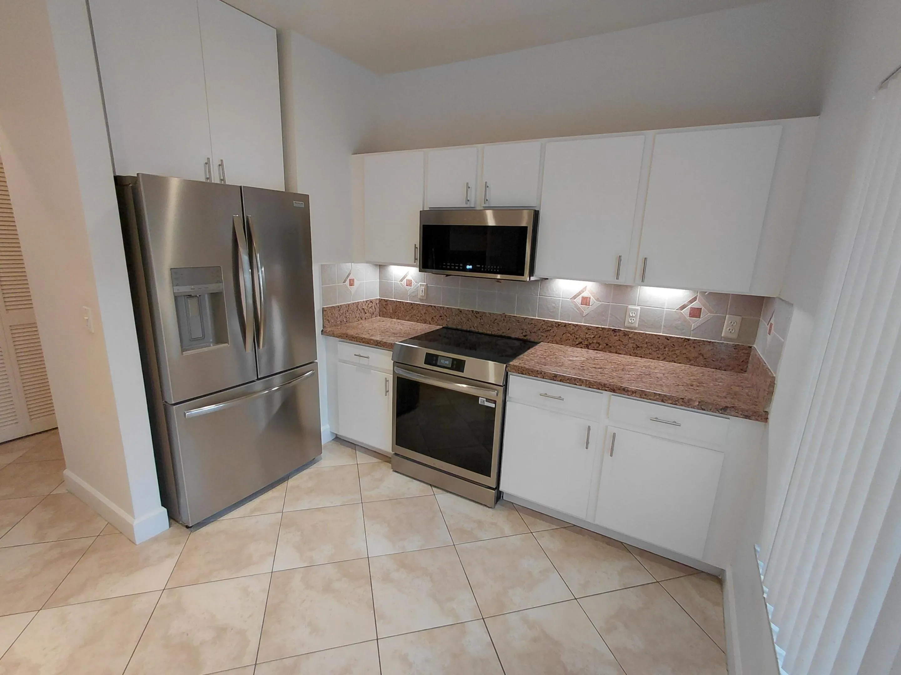 4639 SW 12TH Place