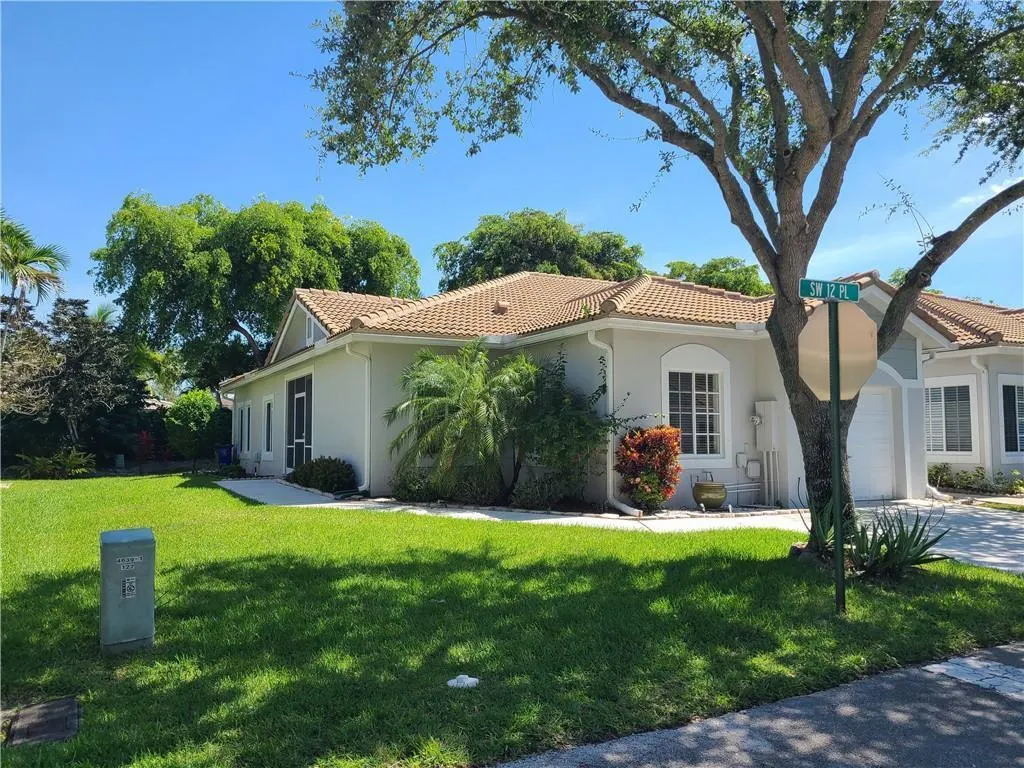 4639 SW 12TH Place