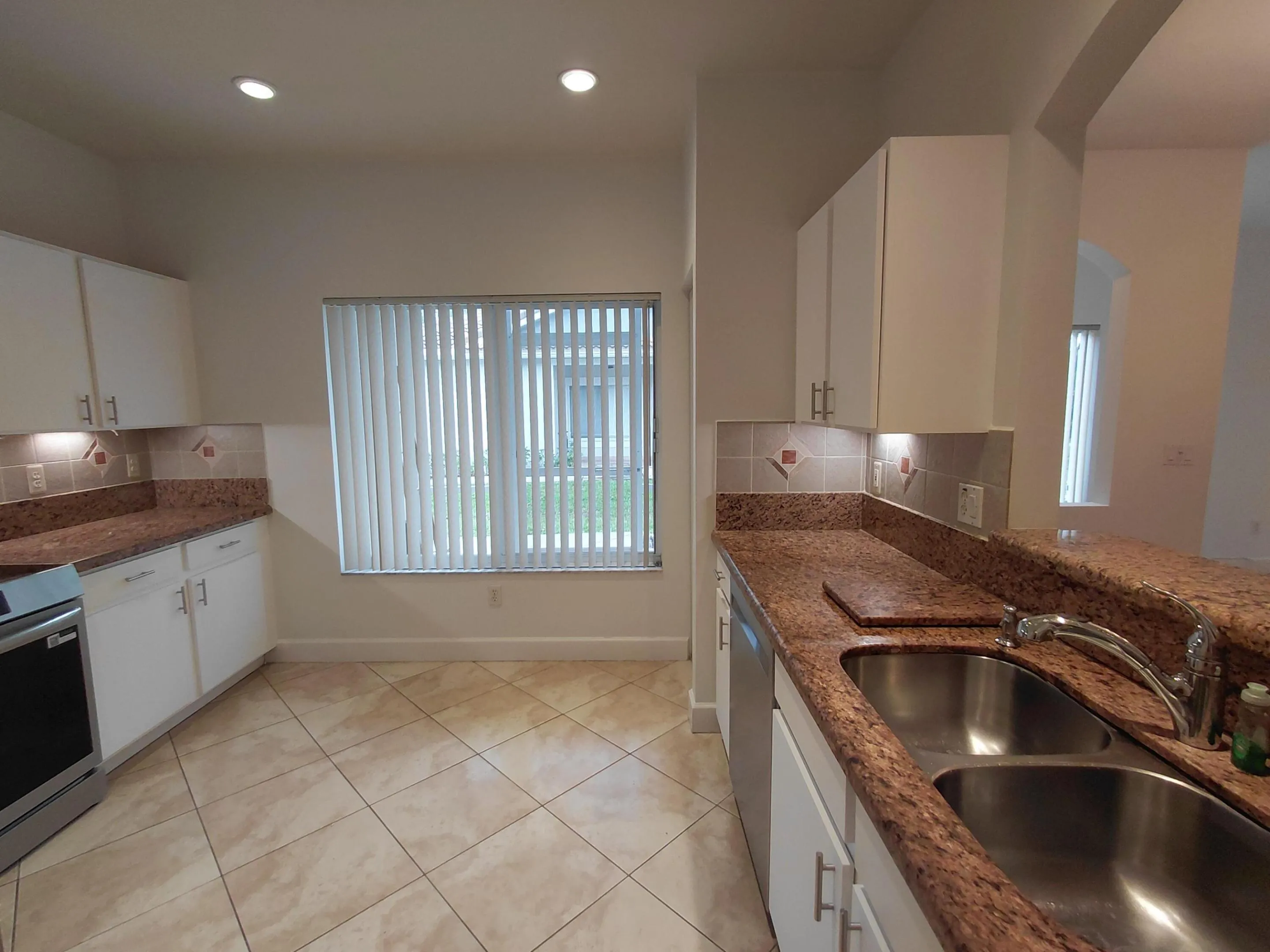 4639 SW 12TH Place