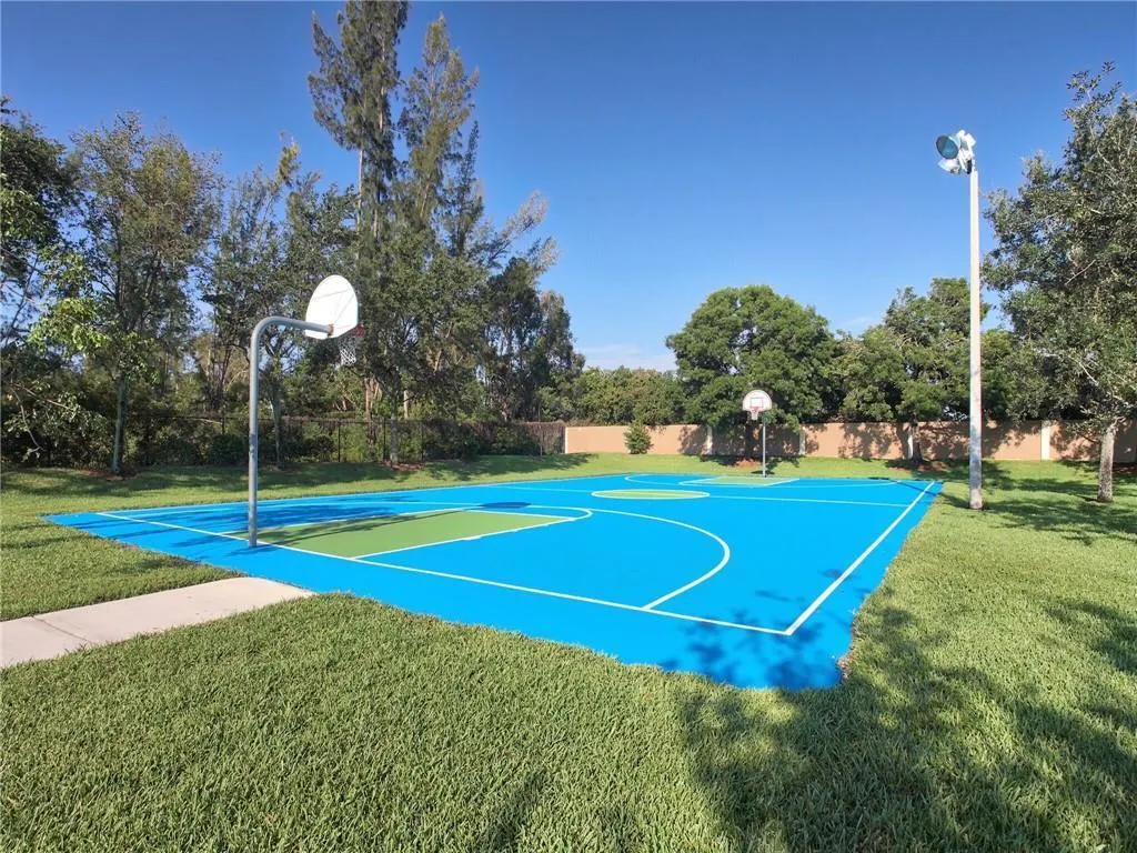 4639 SW 12TH Place