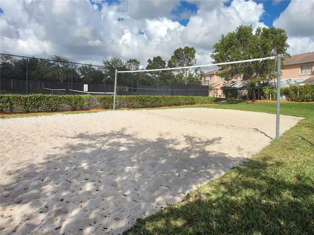 4639 SW 12TH Place