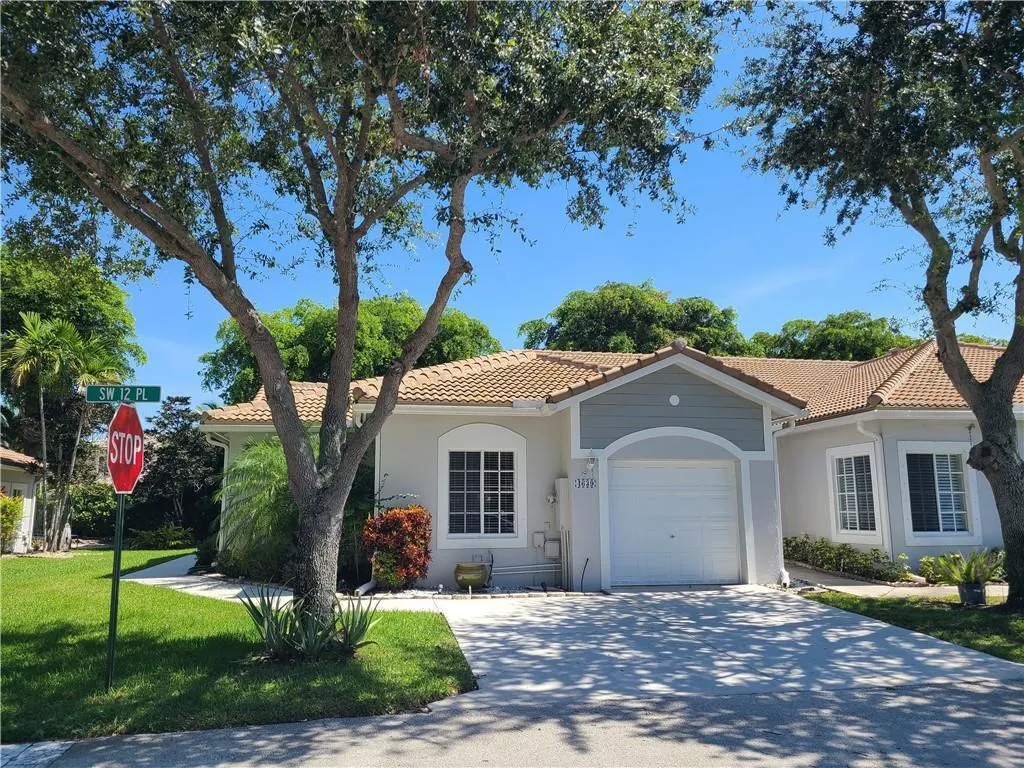 4639 SW 12TH Place