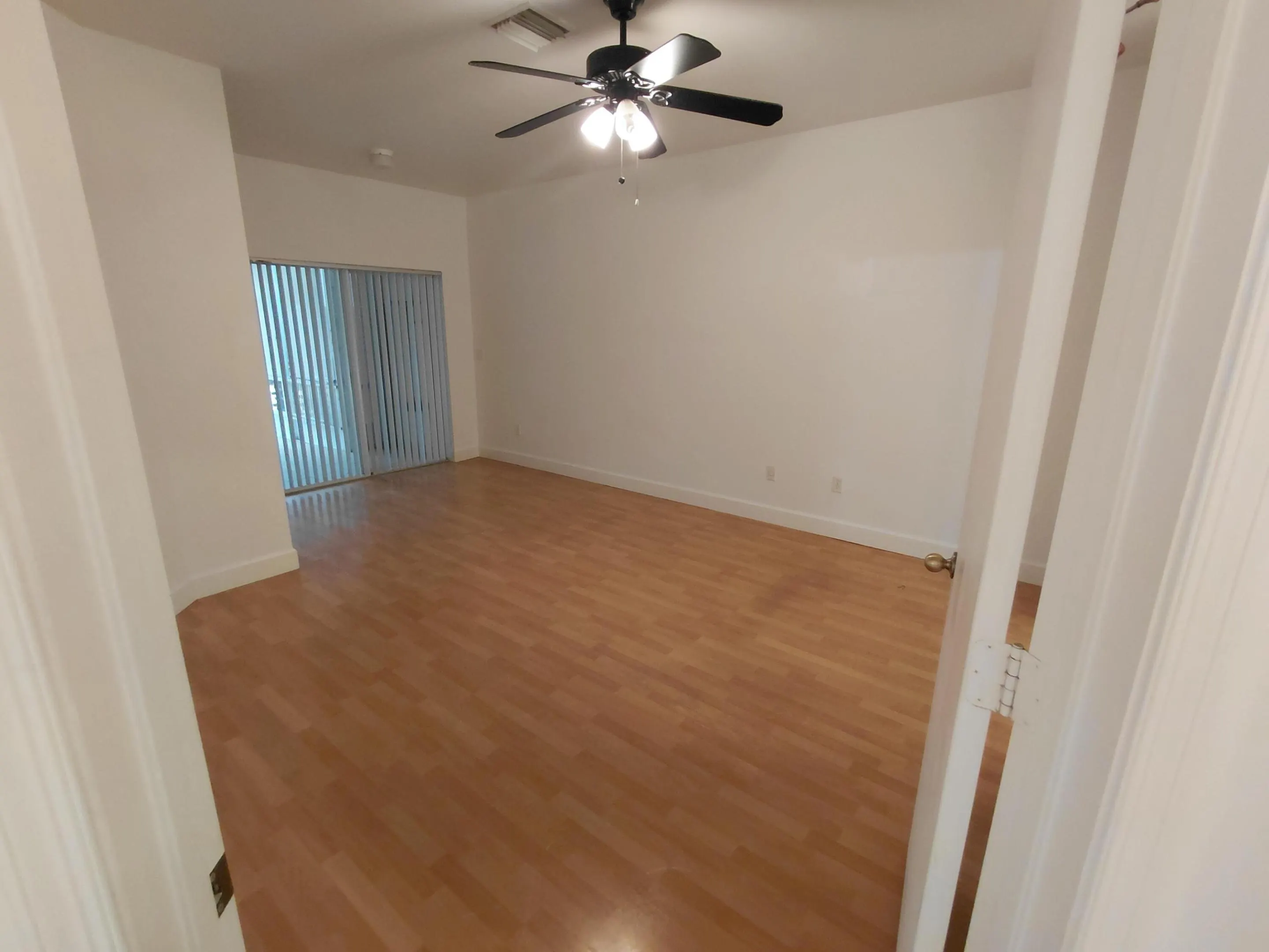 4639 SW 12TH Place