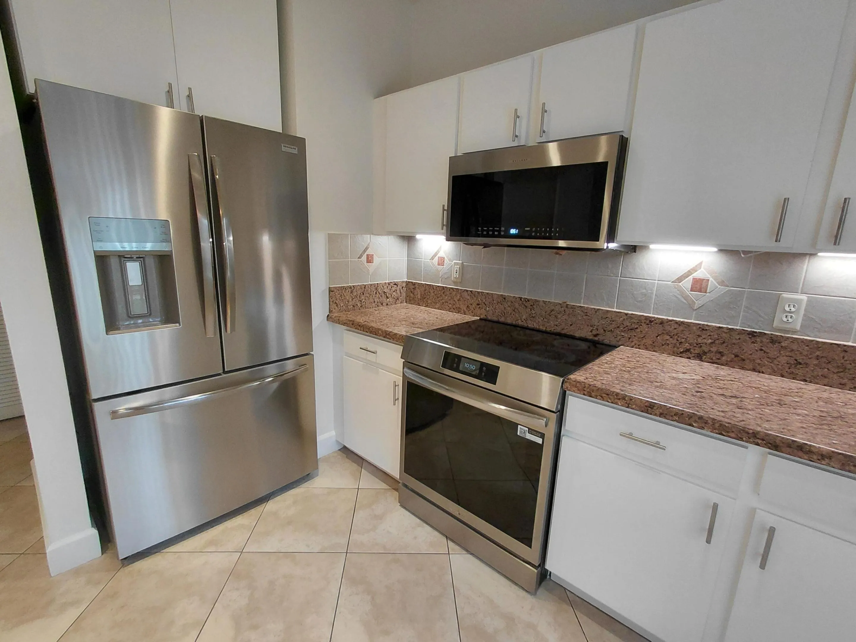 4639 SW 12TH Place