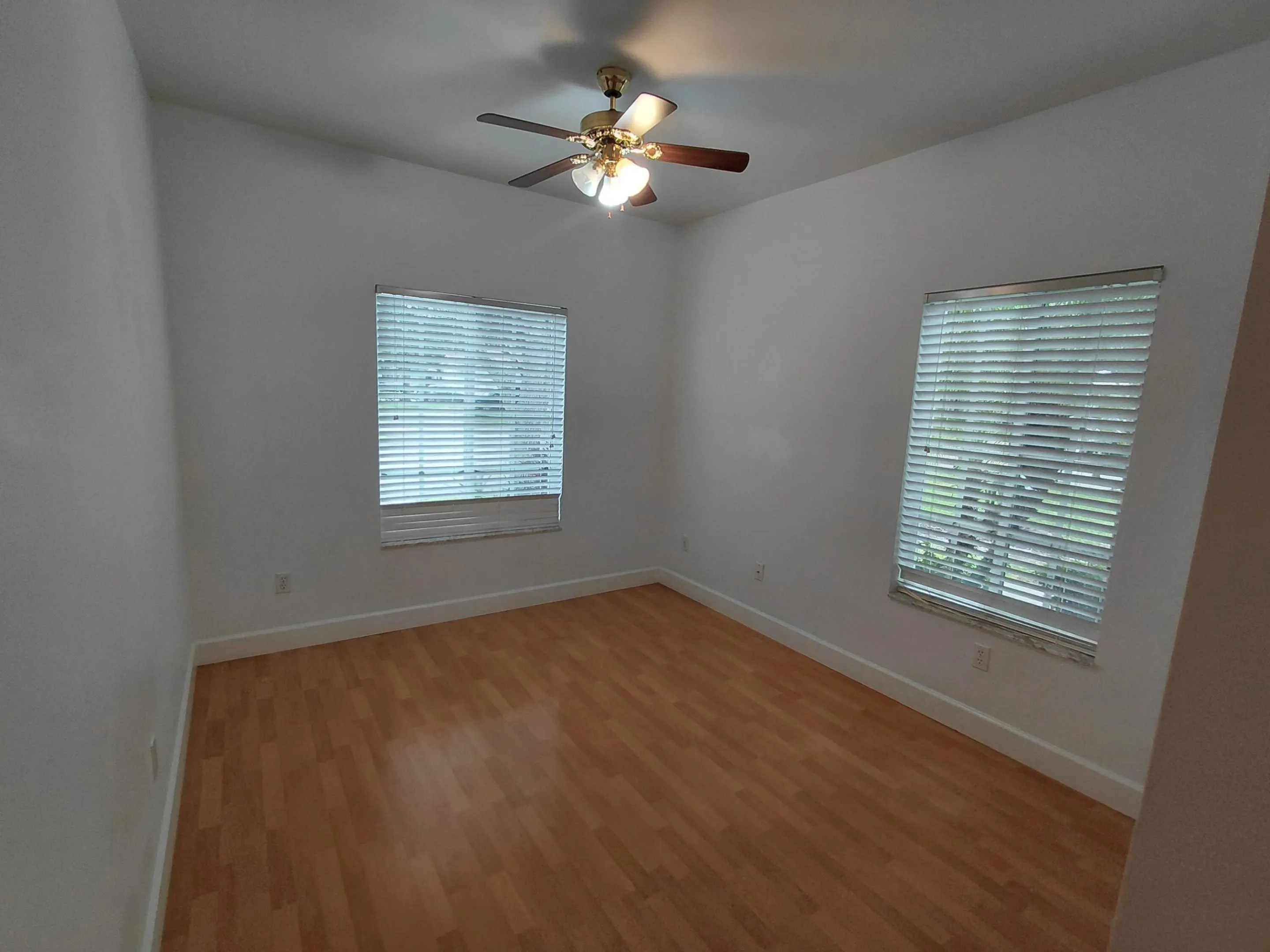 4639 SW 12TH Place