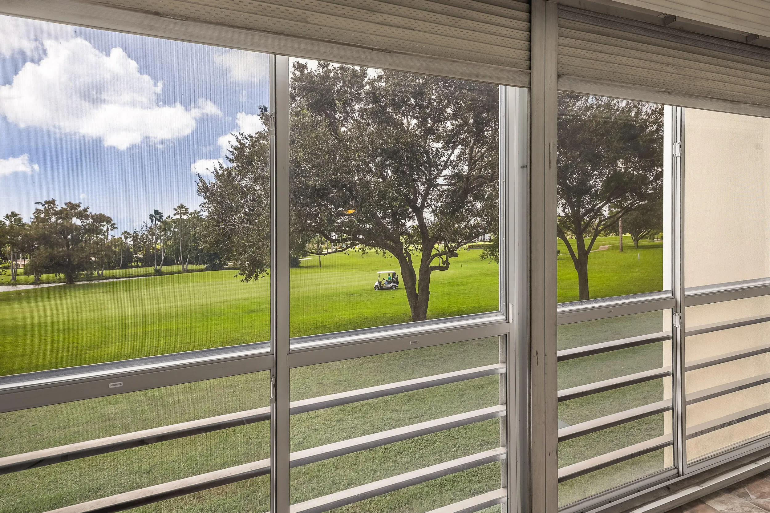 3951 Via Poinciana #211