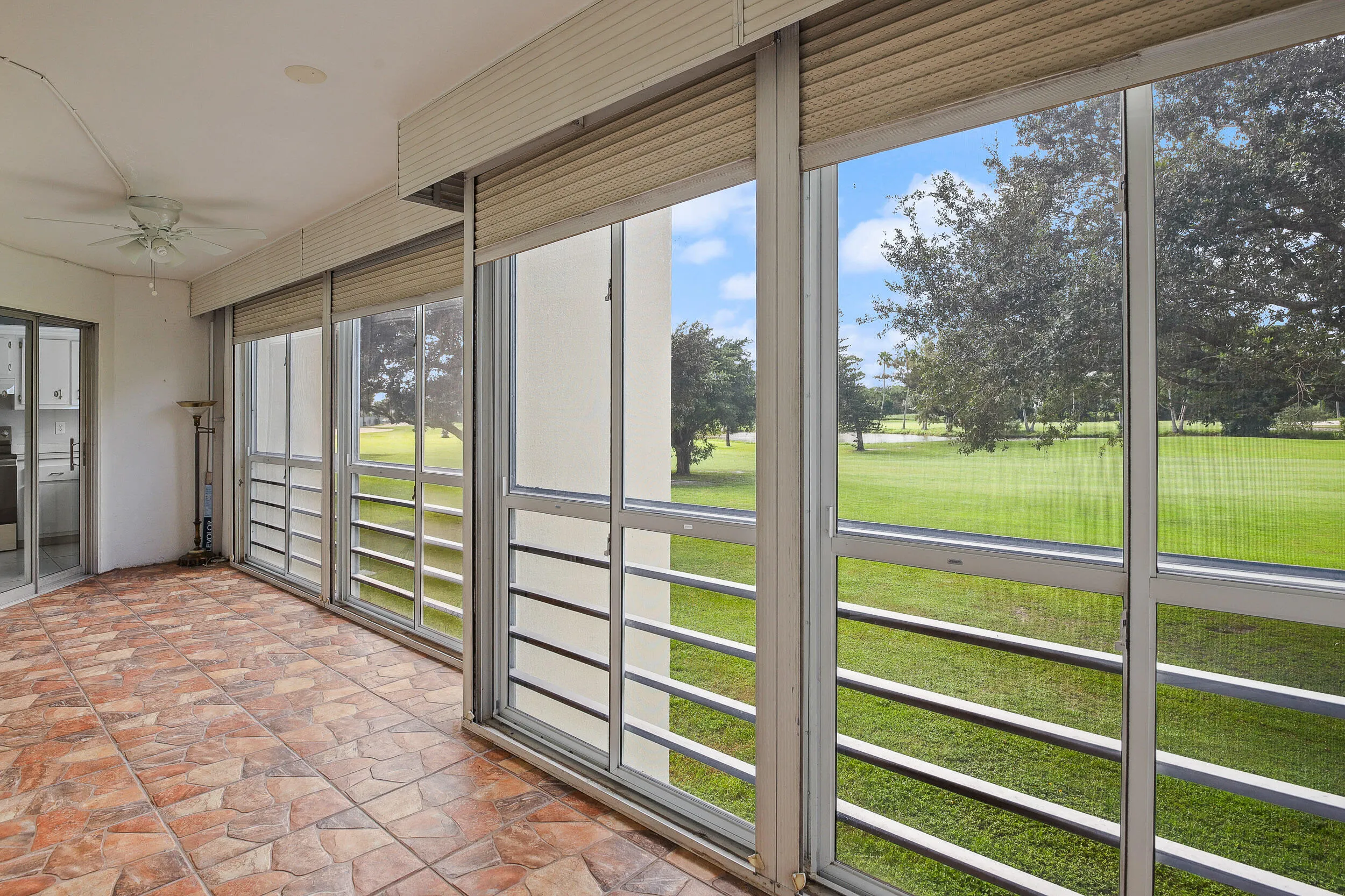 3951 Via Poinciana #211