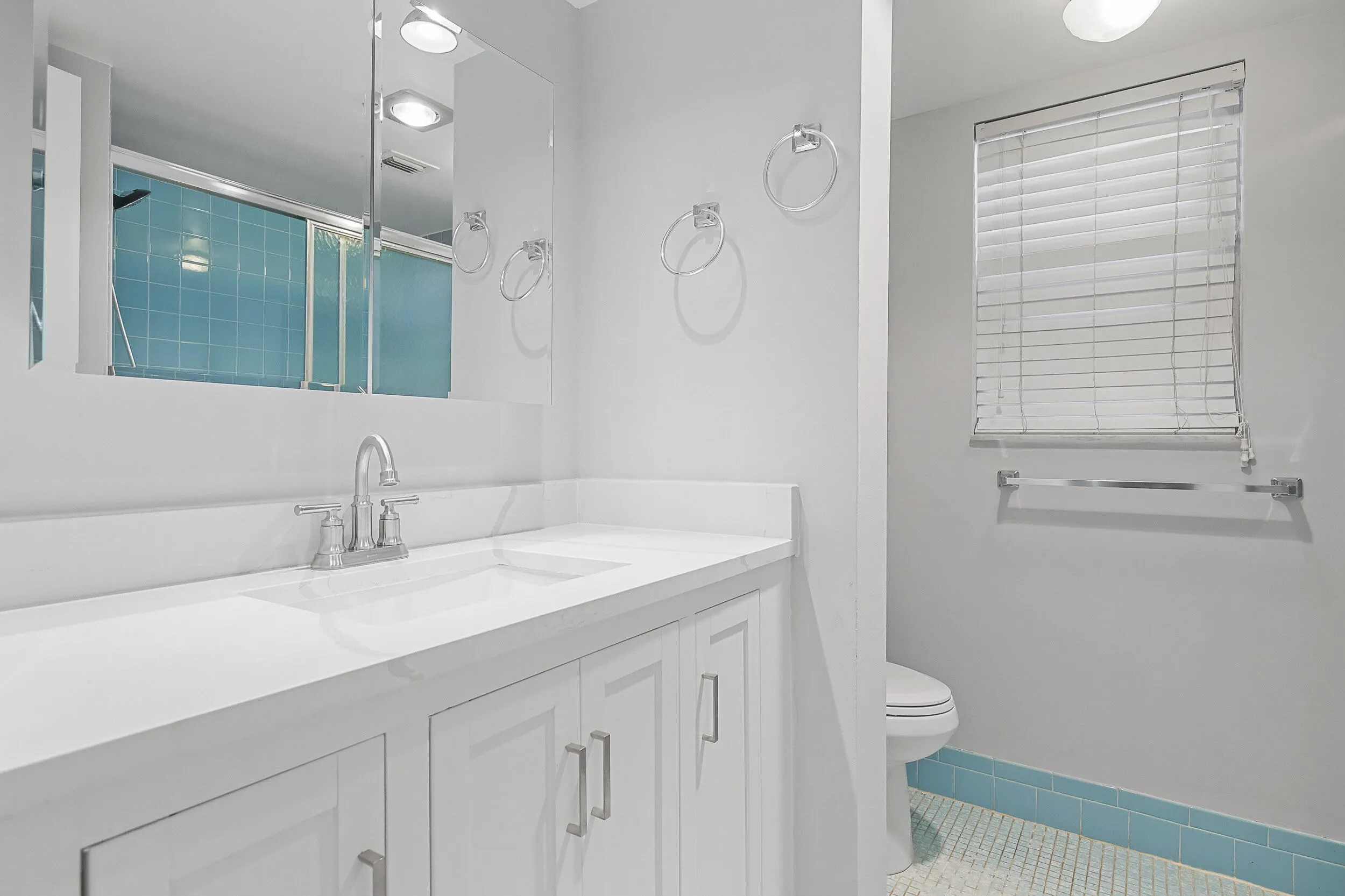 3951 Via Poinciana #211