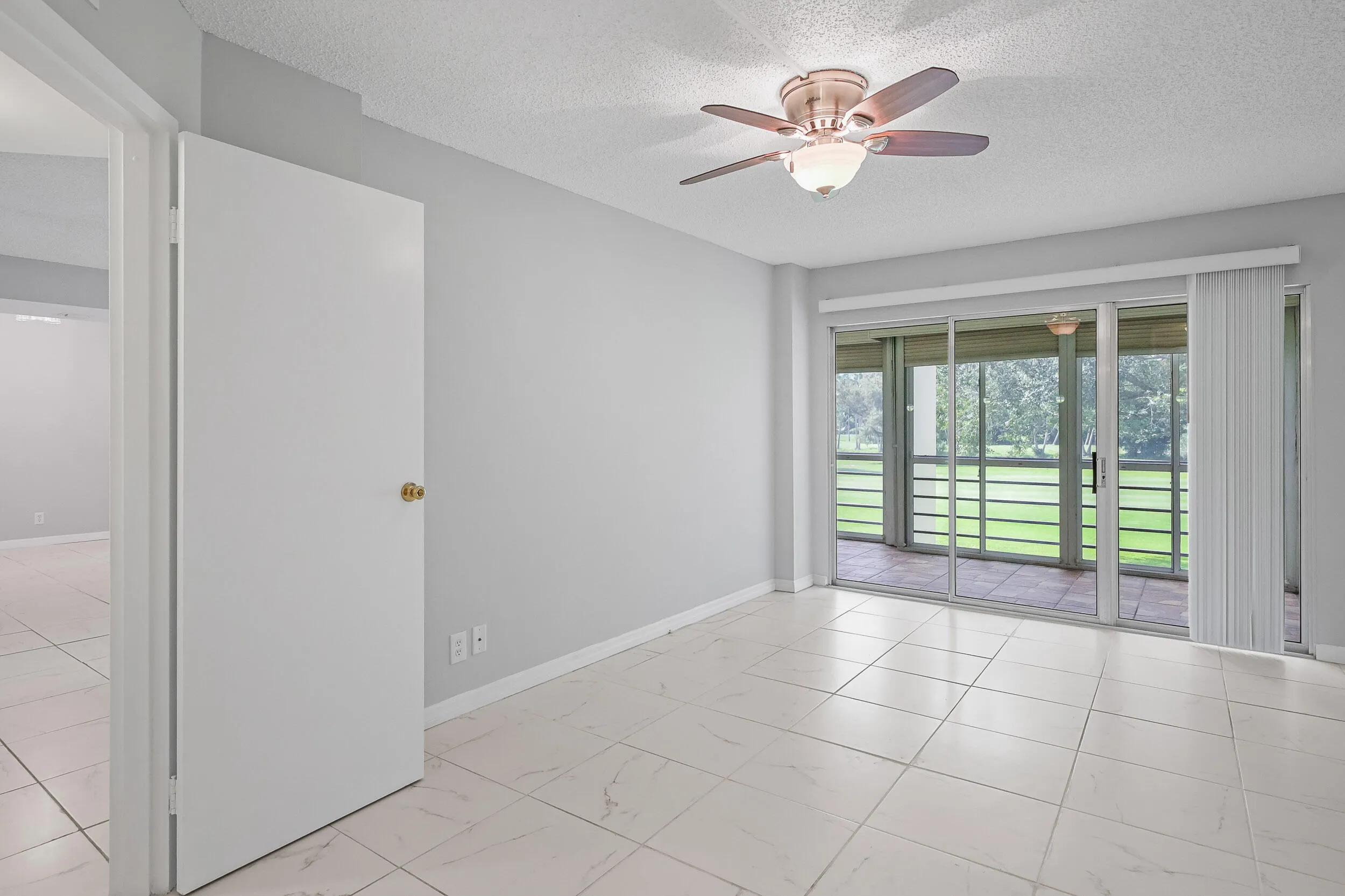3951 Via Poinciana #211