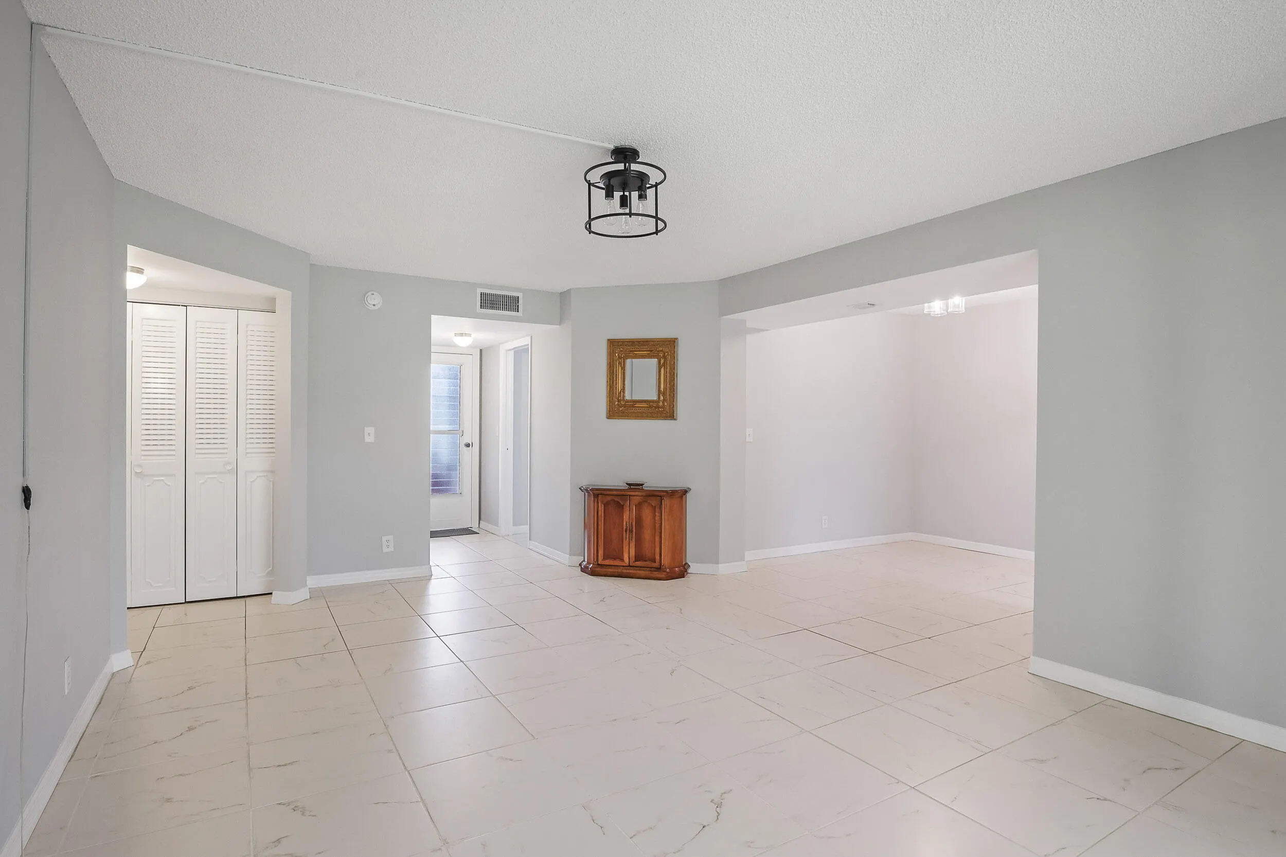3951 Via Poinciana #211
