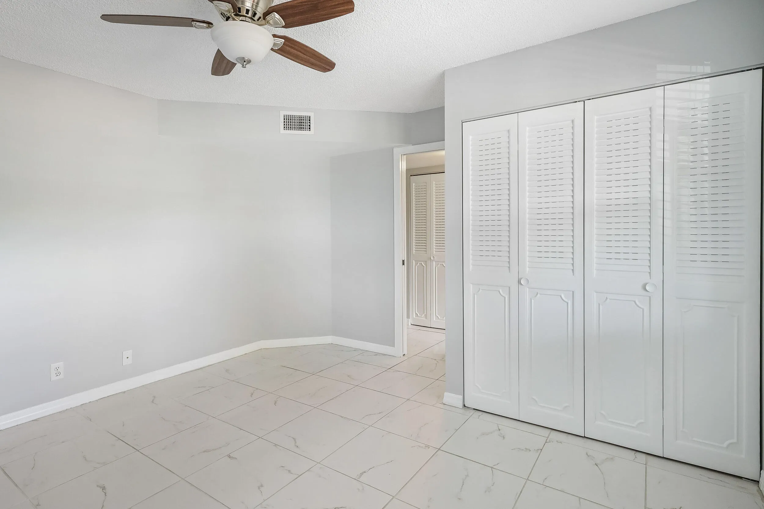 3951 Via Poinciana #211