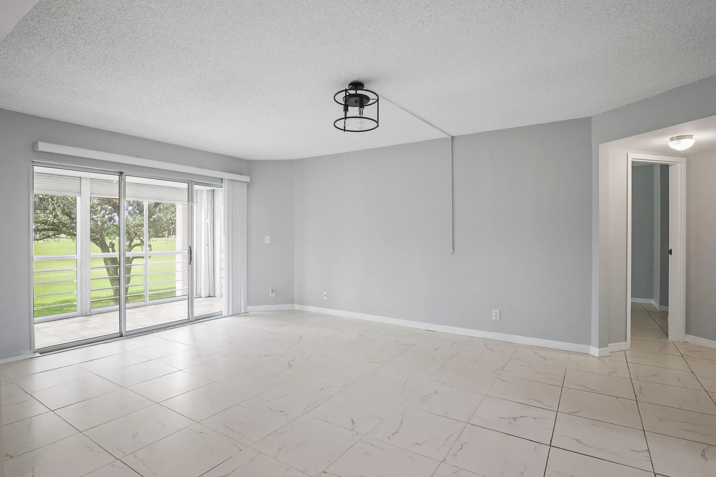 3951 Via Poinciana #211
