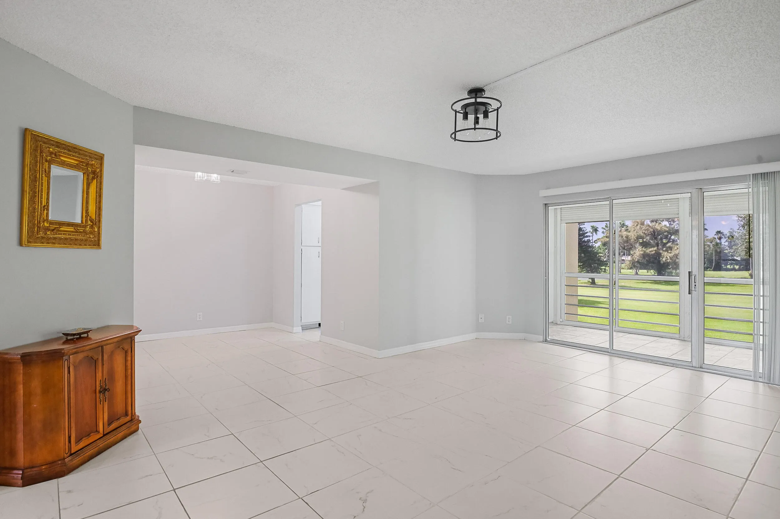 3951 Via Poinciana #211