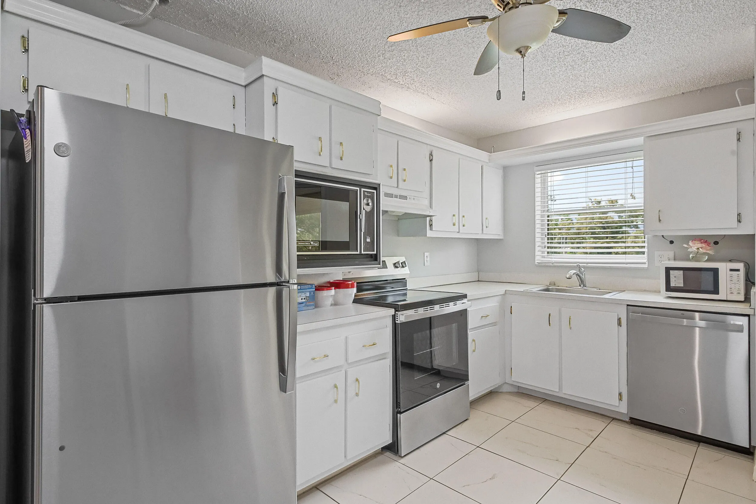 3951 Via Poinciana #211