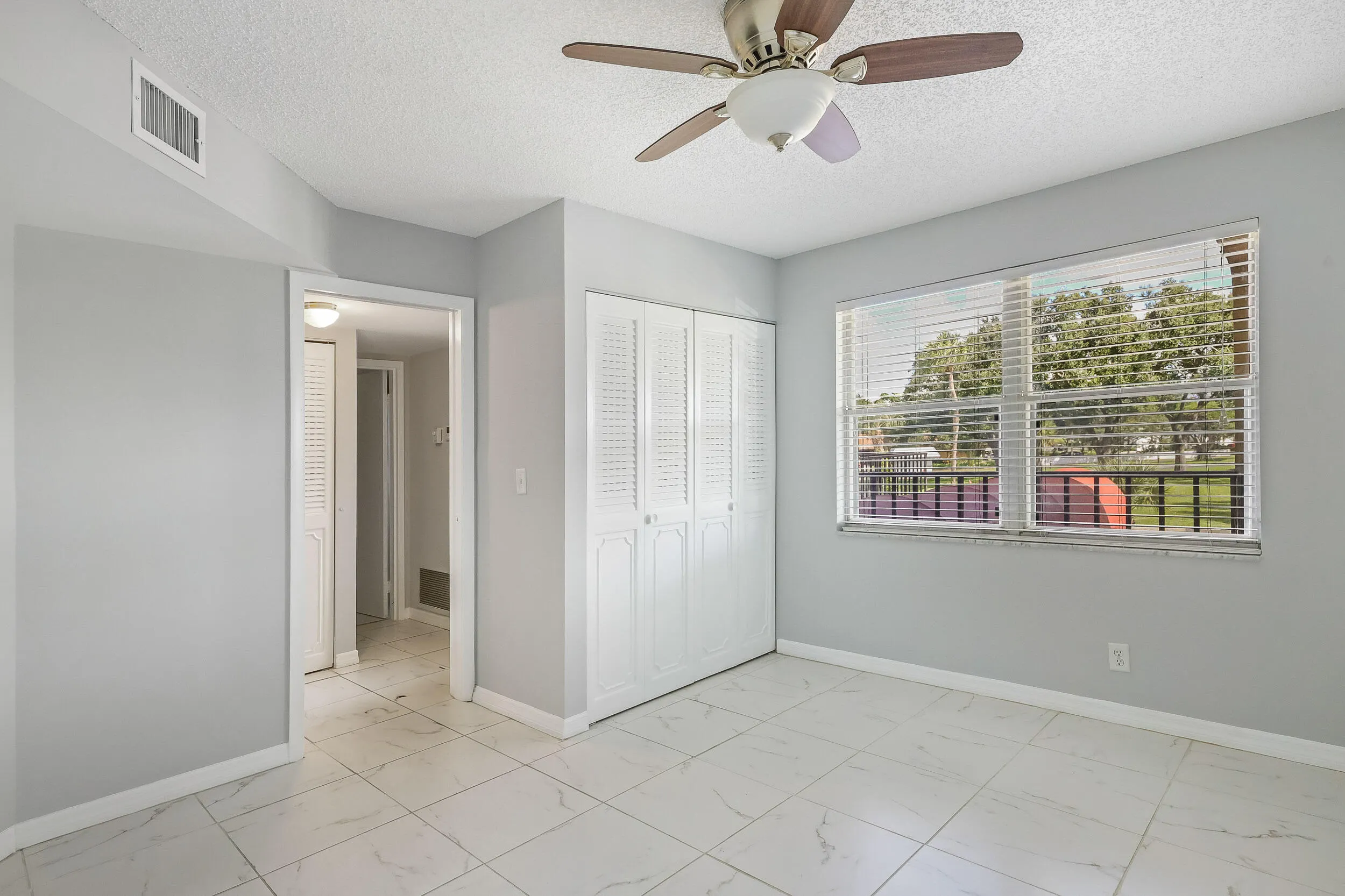 3951 Via Poinciana #211