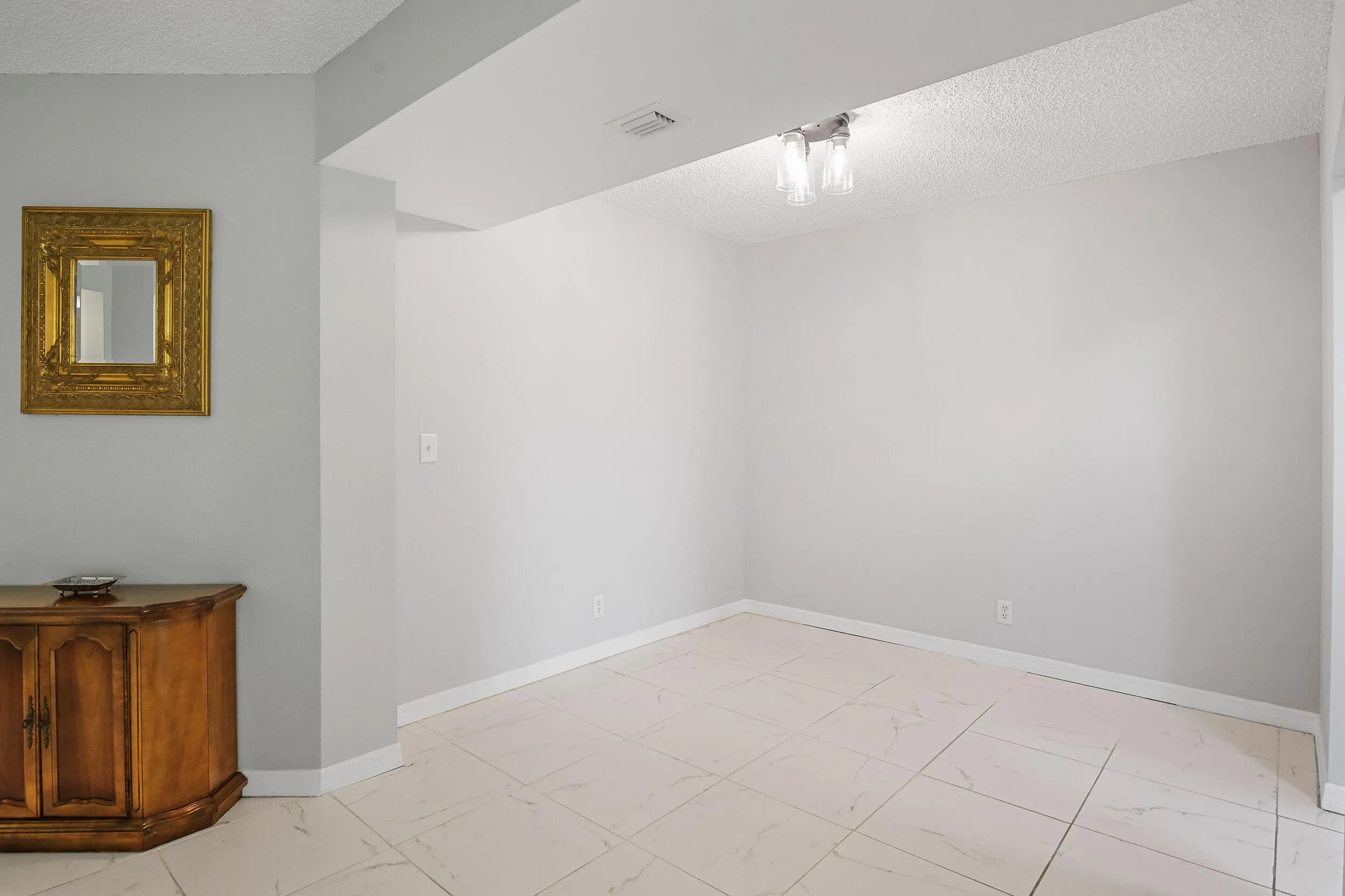 3951 Via Poinciana #211