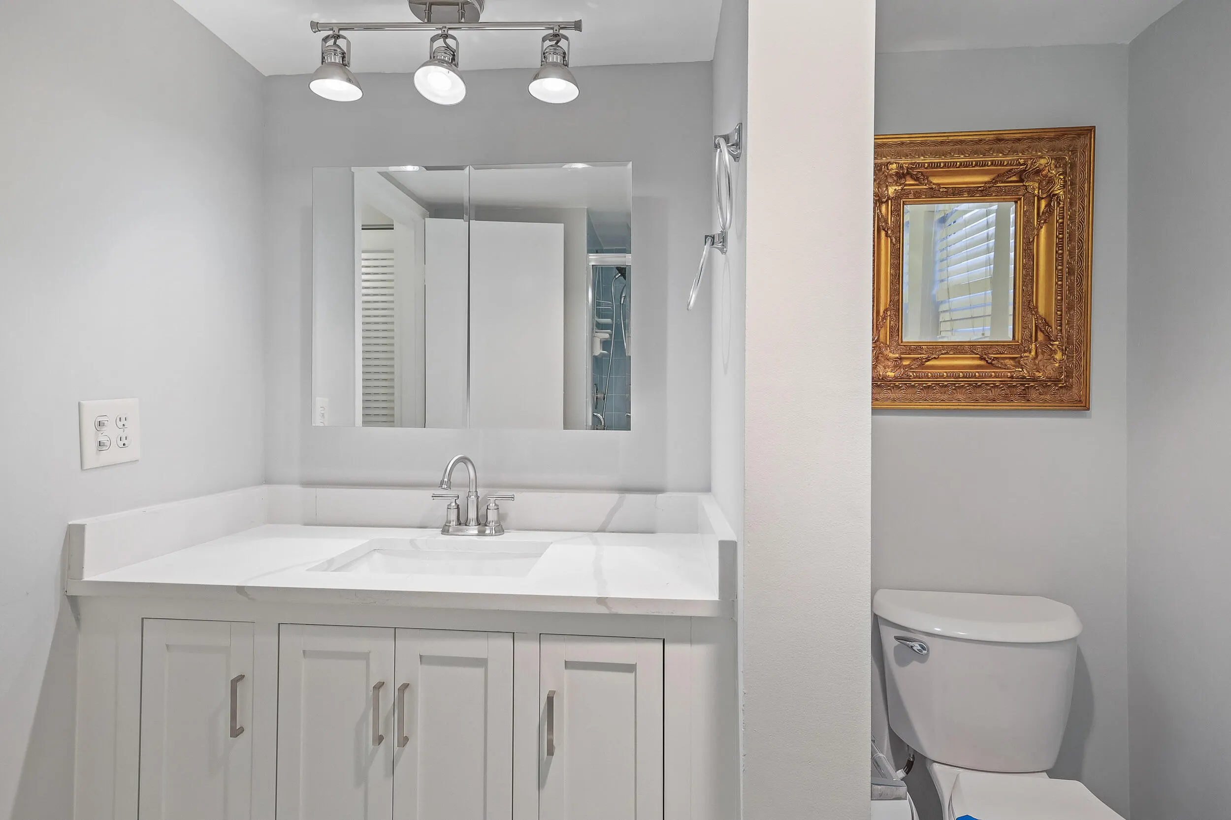 3951 Via Poinciana #211