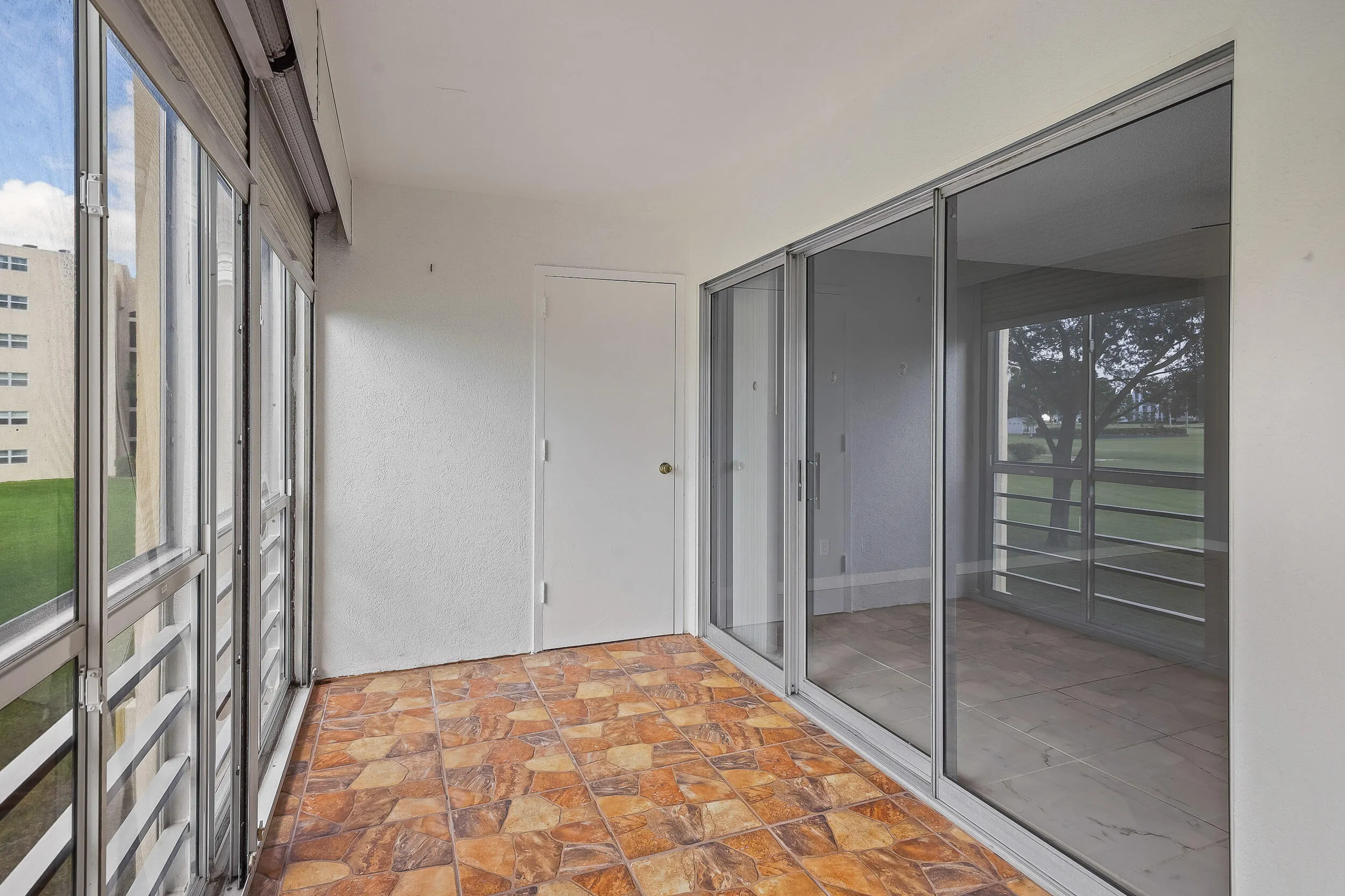 3951 Via Poinciana #211