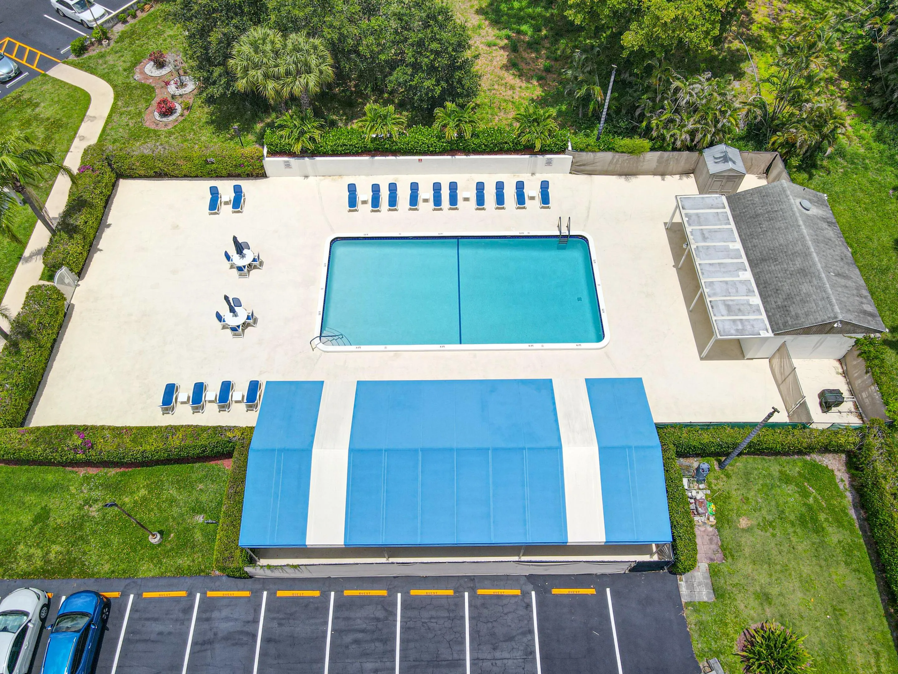 3951 Via Poinciana #211