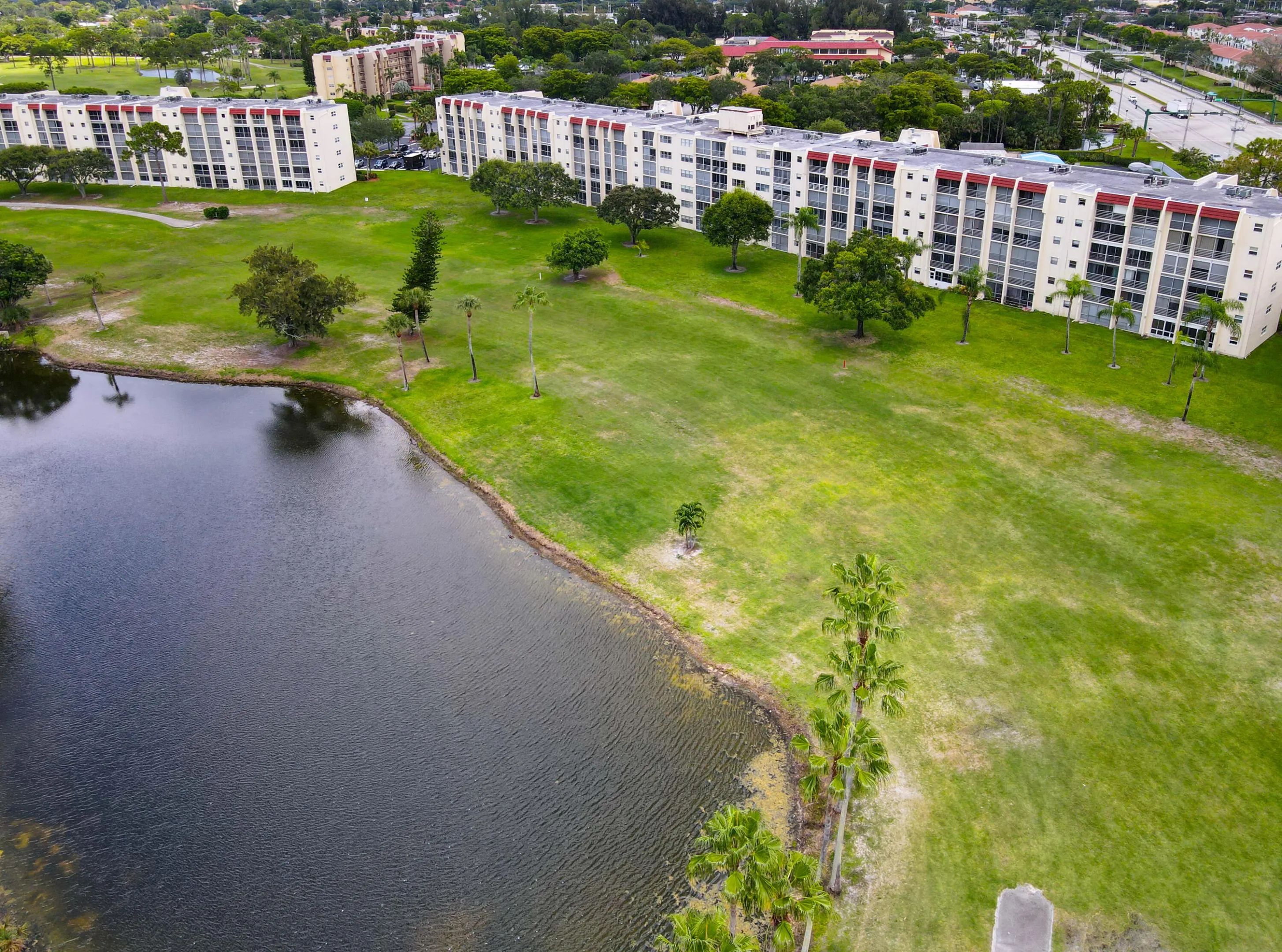3951 Via Poinciana #211