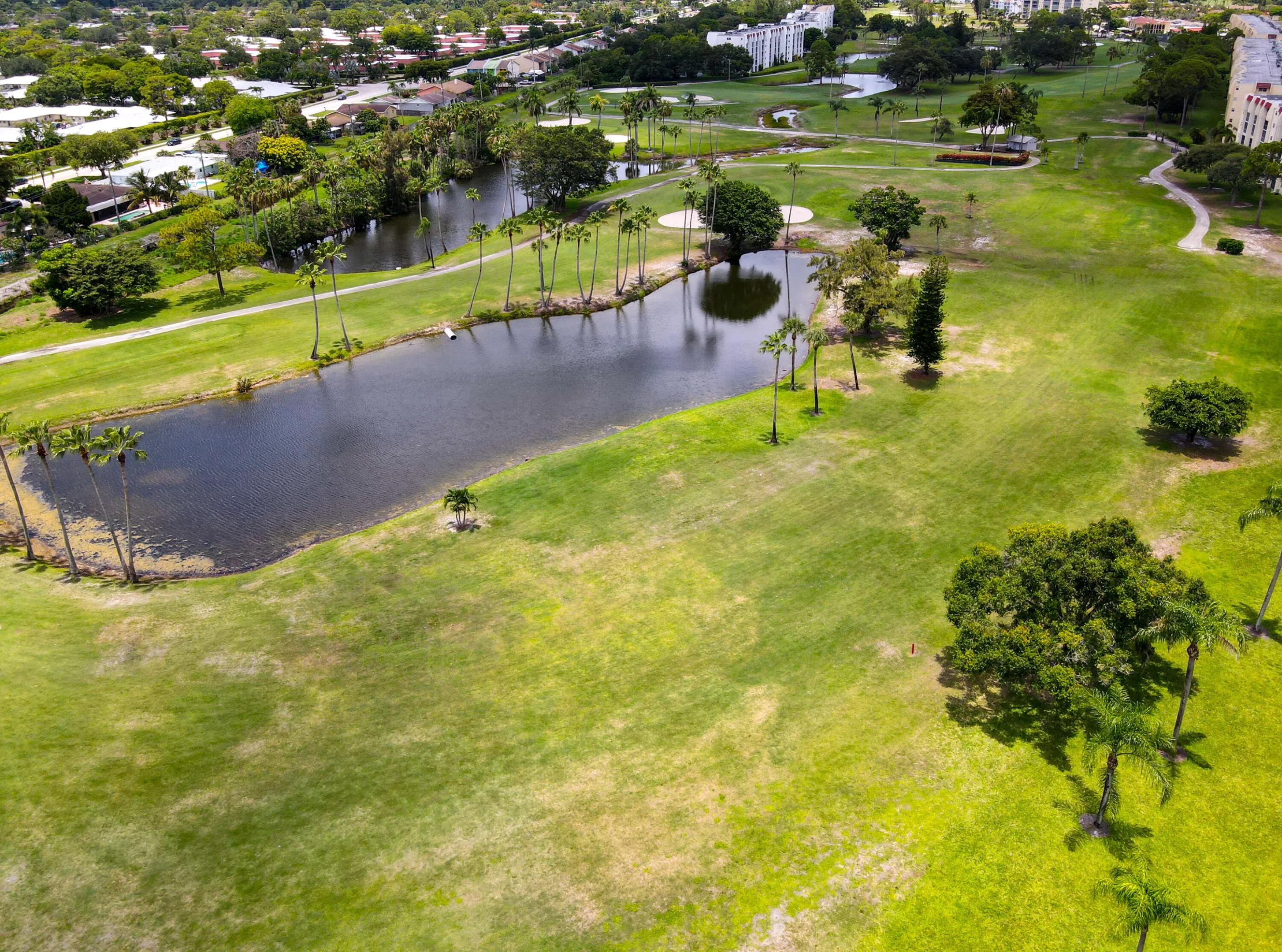 3951 Via Poinciana #211