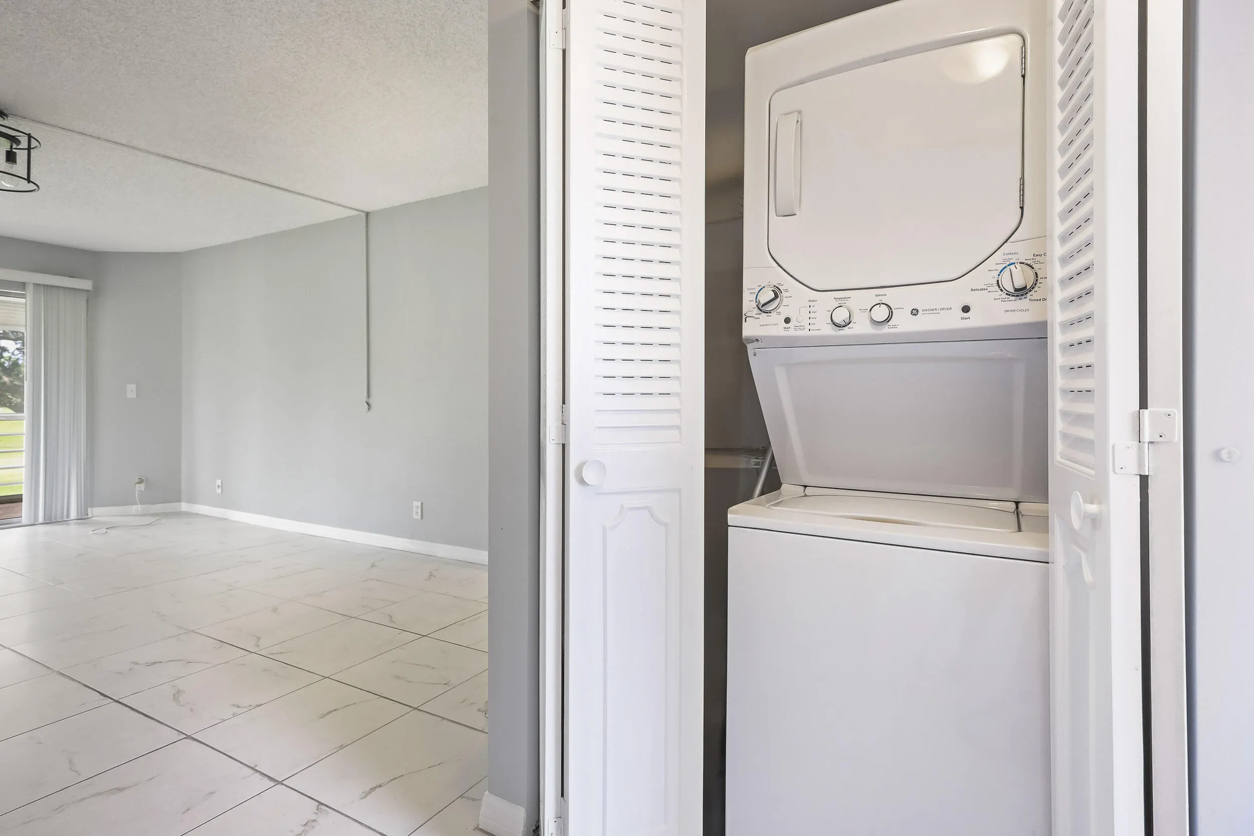 3951 Via Poinciana #211