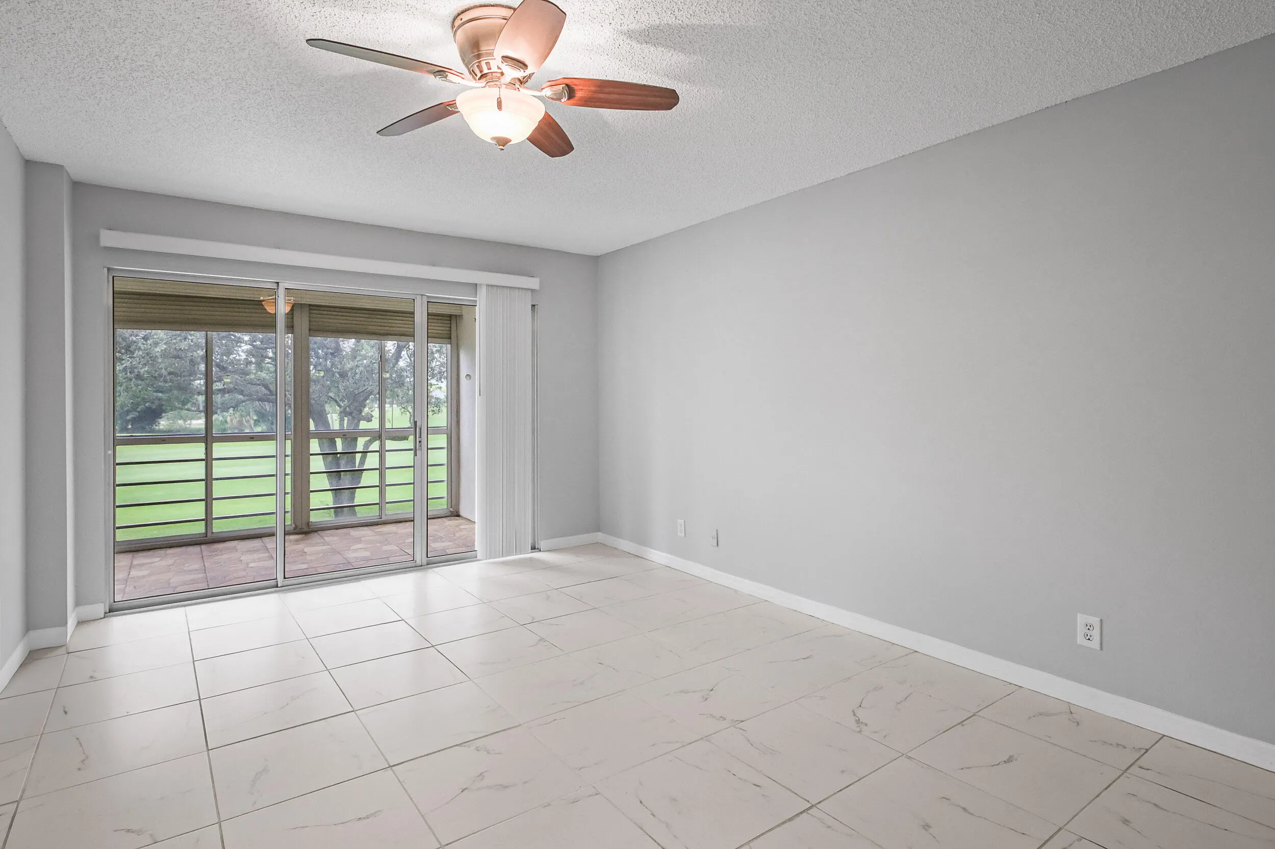 3951 Via Poinciana #211