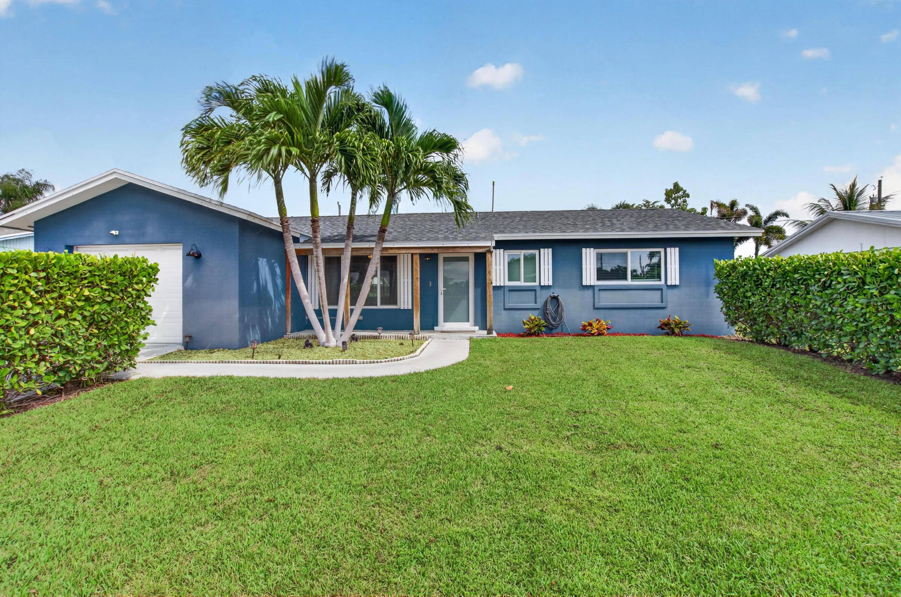 1023 SW 25TH Place