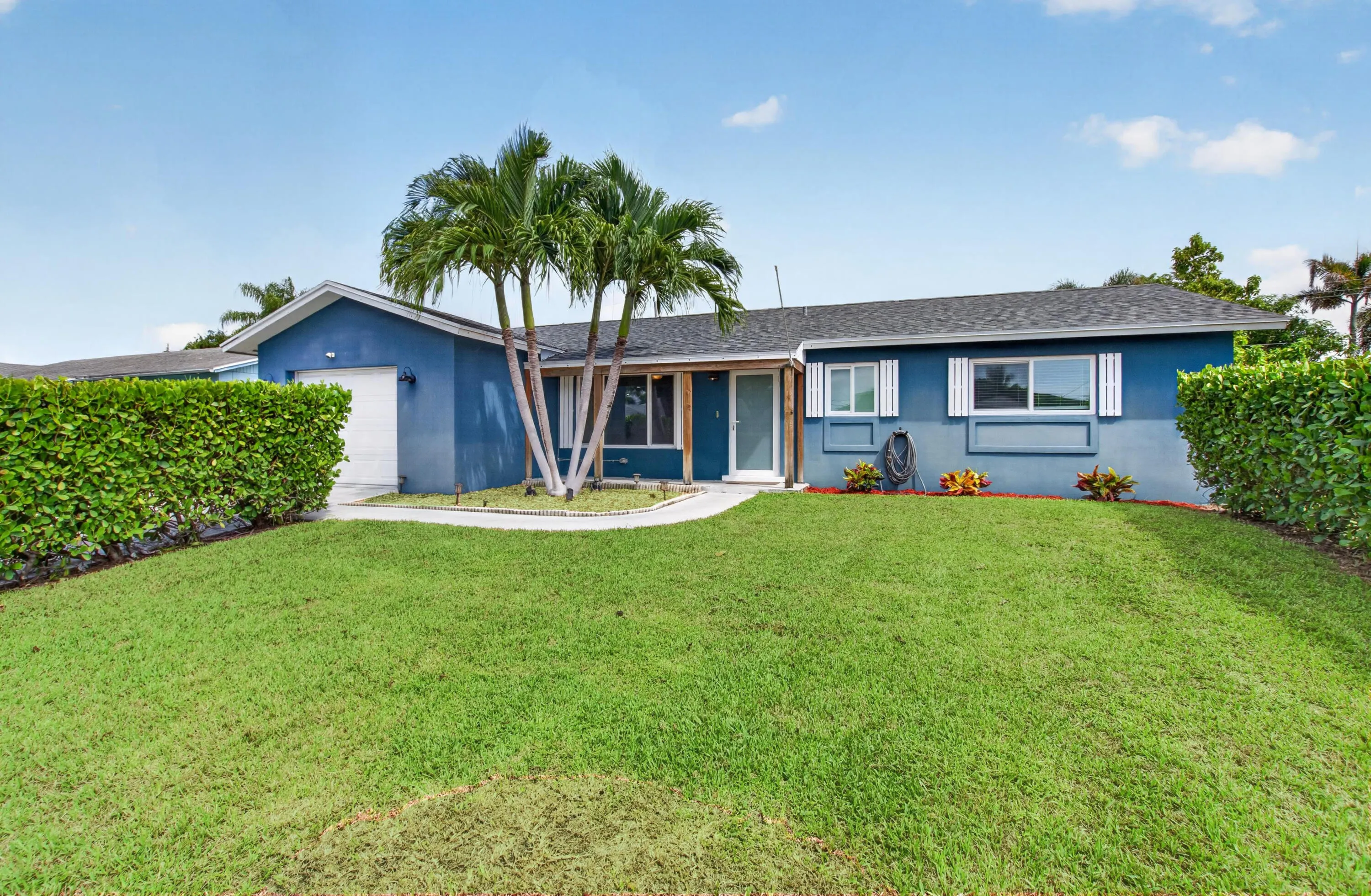 1023 SW 25TH Place