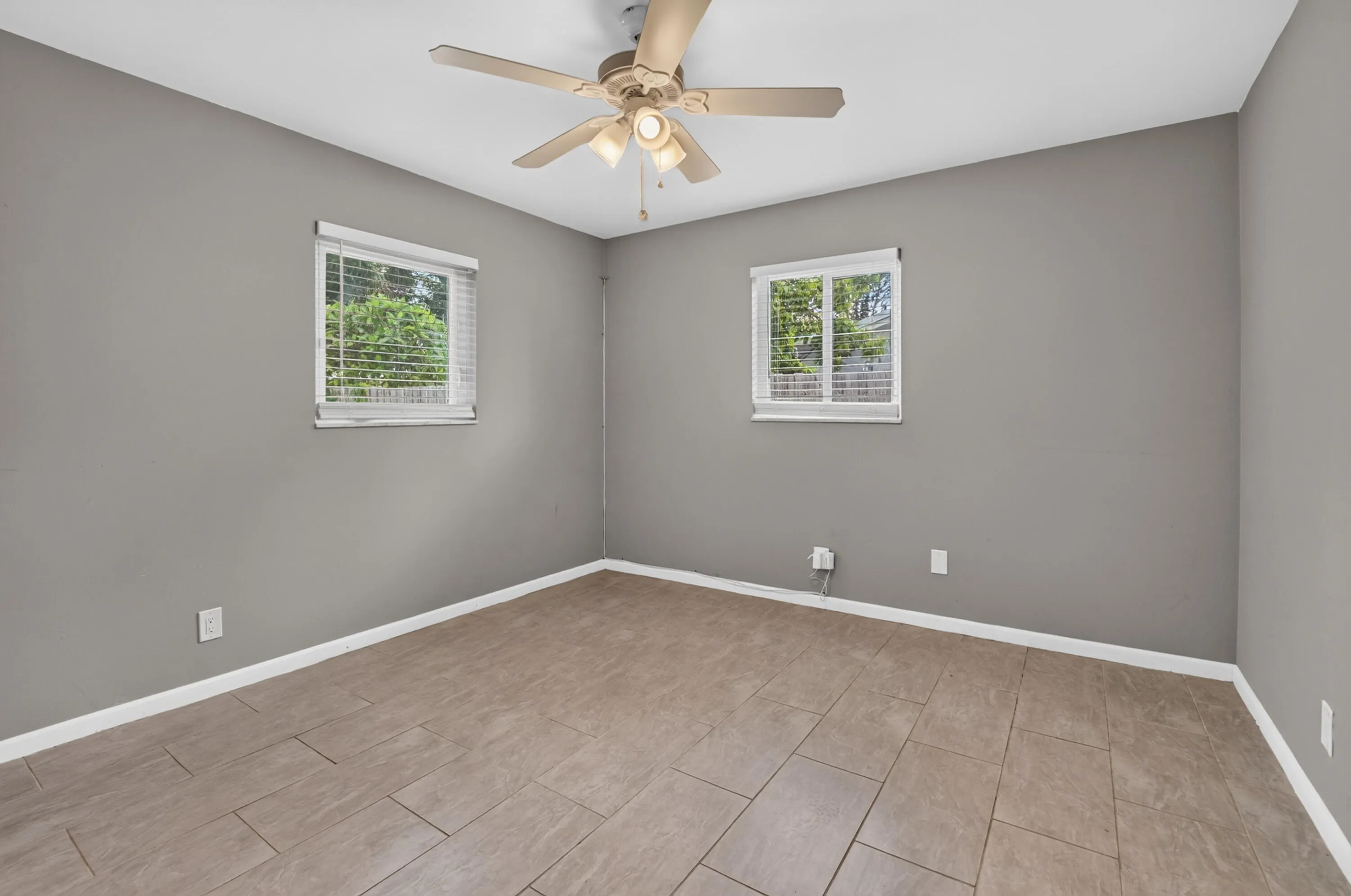 1023 SW 25TH Place