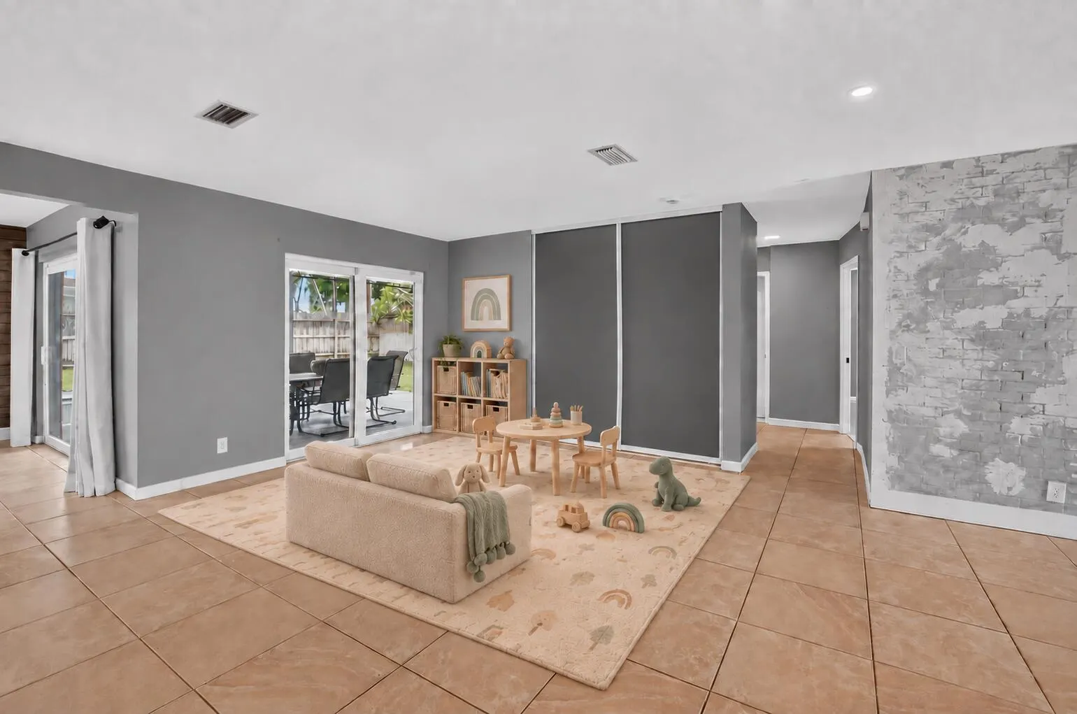 1023 SW 25TH Place