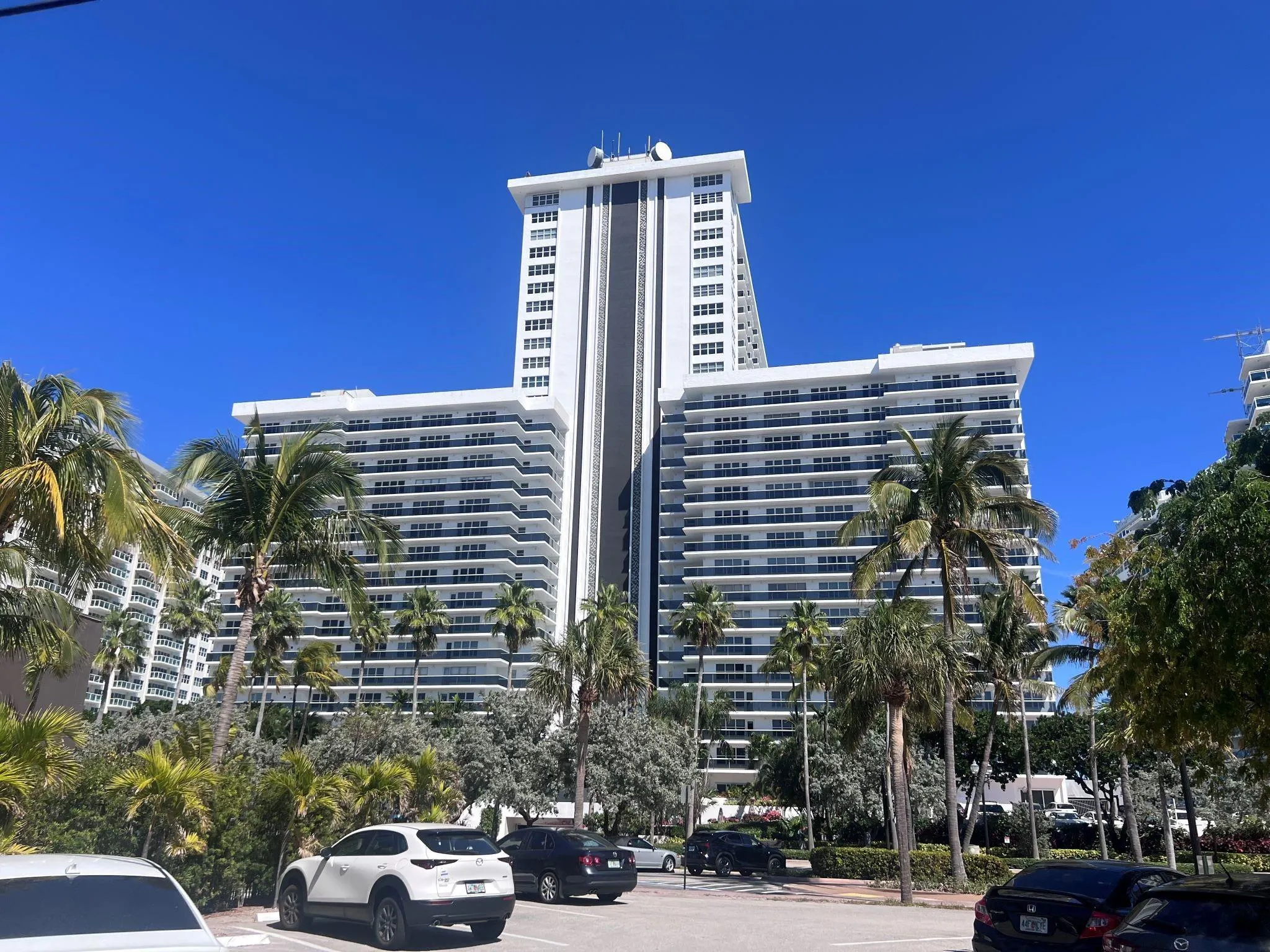 3500 GALT OCEAN Drive #1103