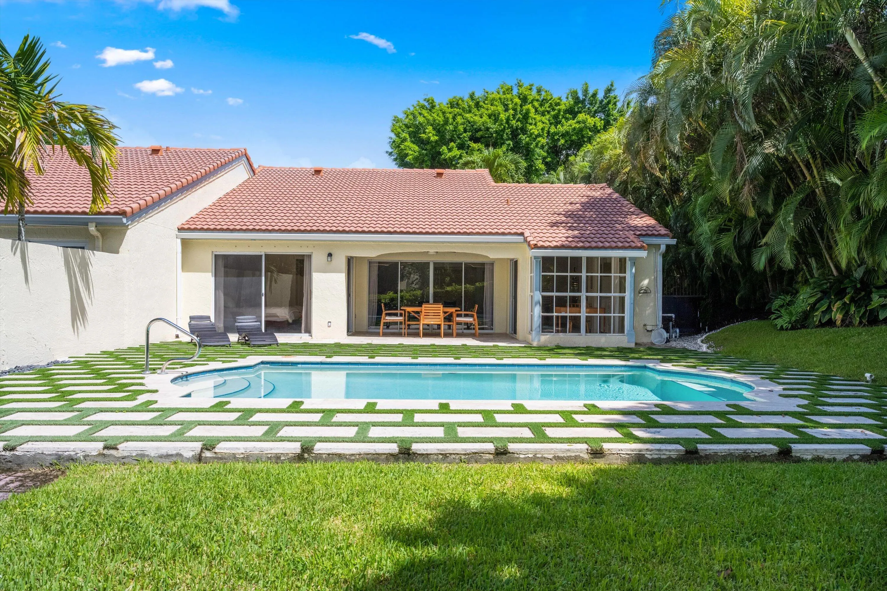 2236 Las Casitas Drive