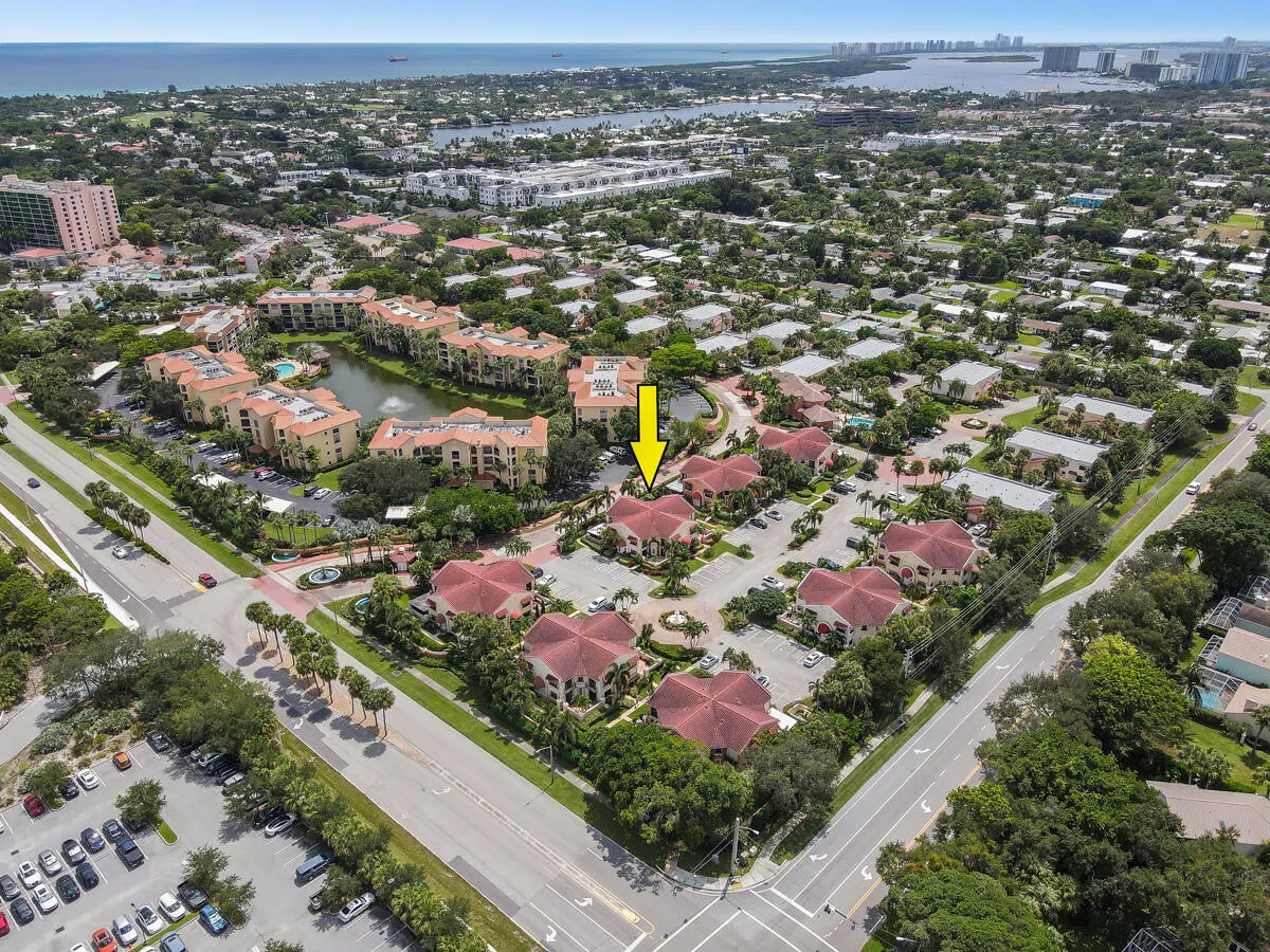 28 Uno Lago Drive