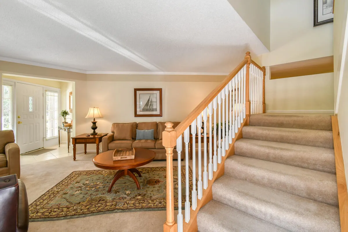 28 Uno Lago Drive