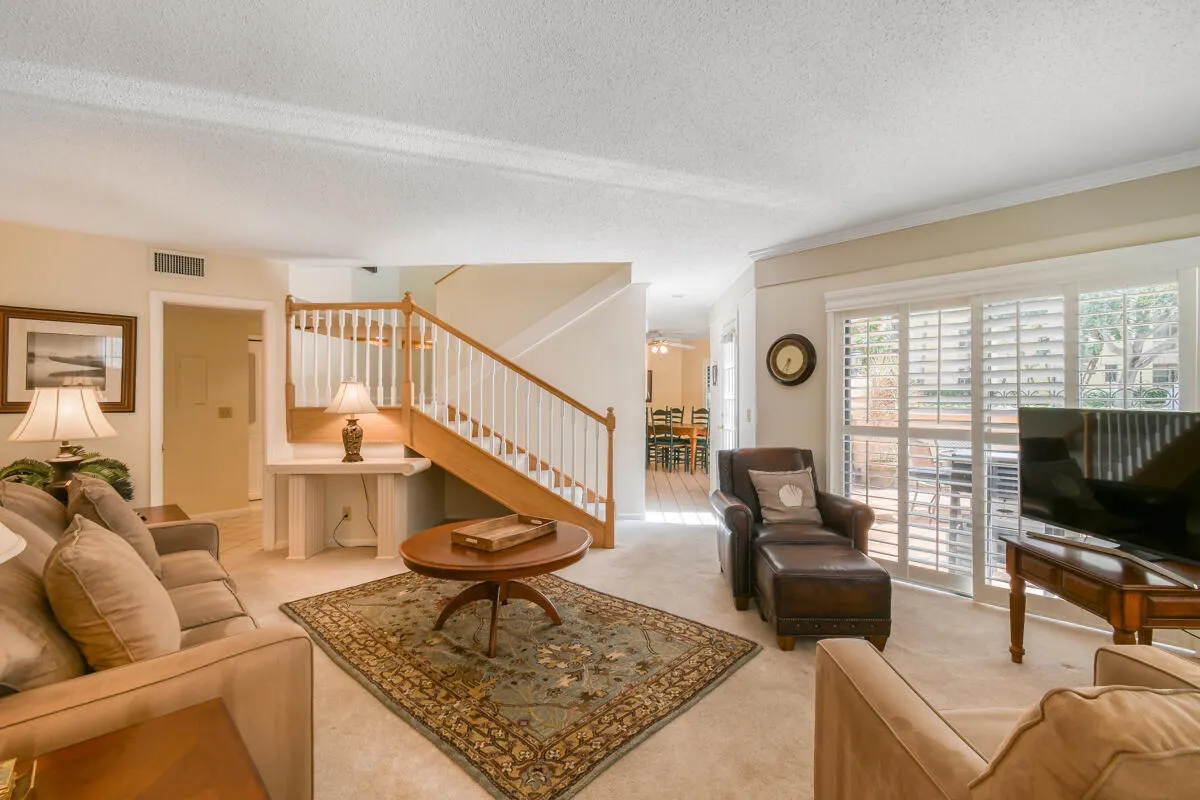 28 Uno Lago Drive
