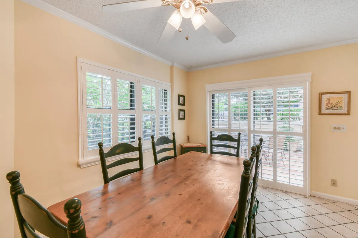 28 Uno Lago Drive