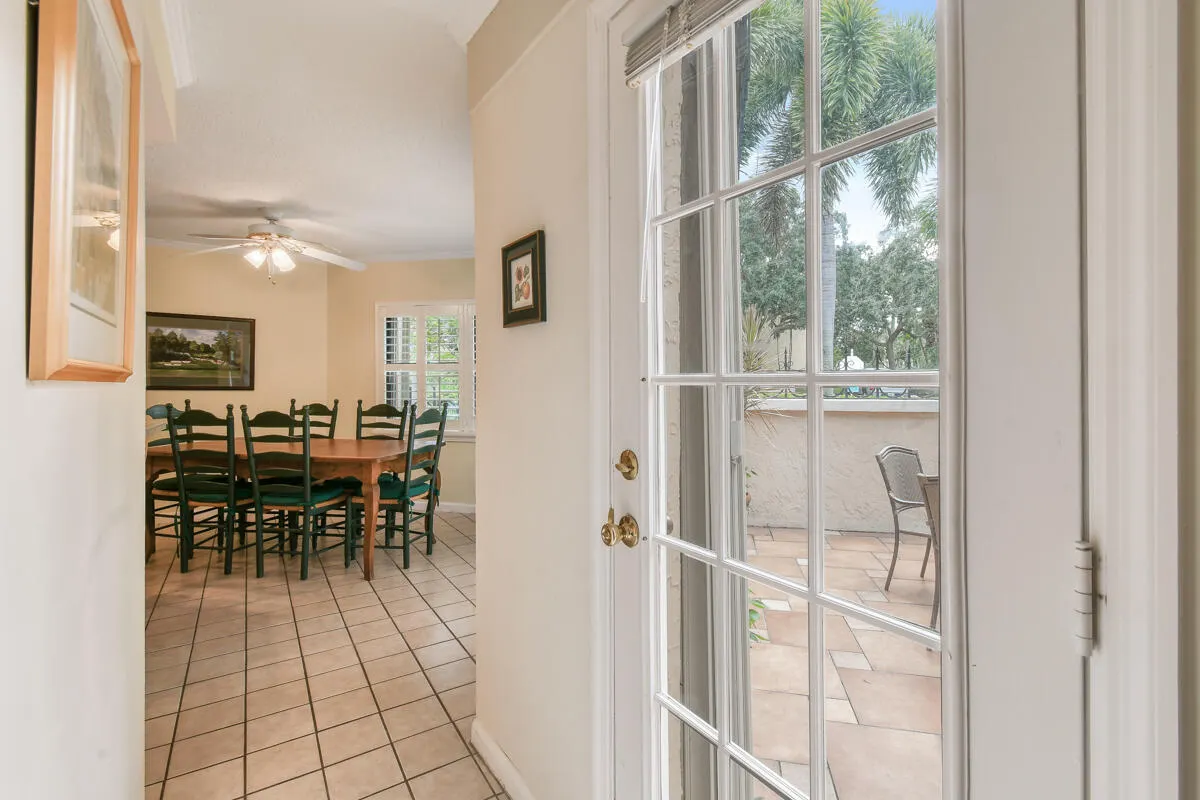 28 Uno Lago Drive