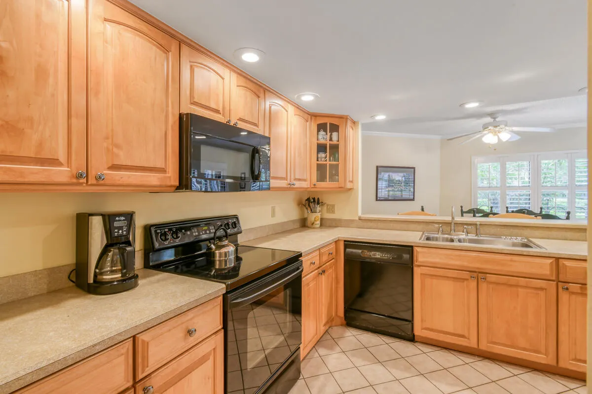 28 Uno Lago Drive