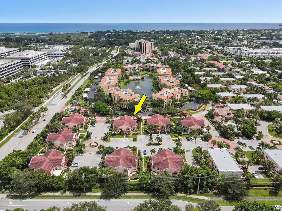 28 Uno Lago Drive