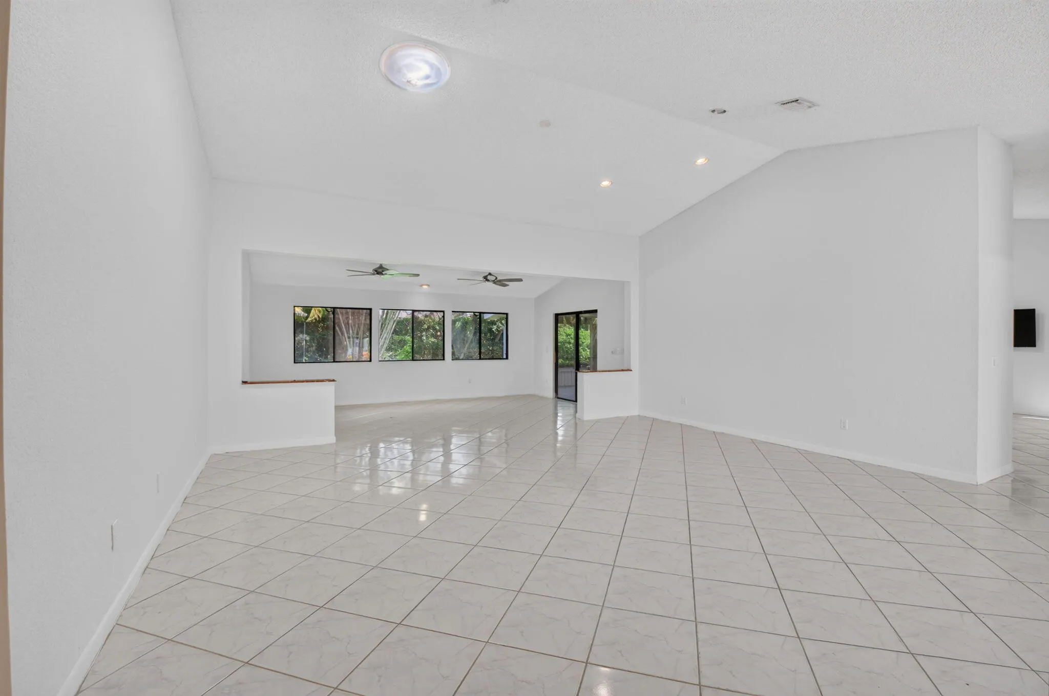 2915 Riviera Drive