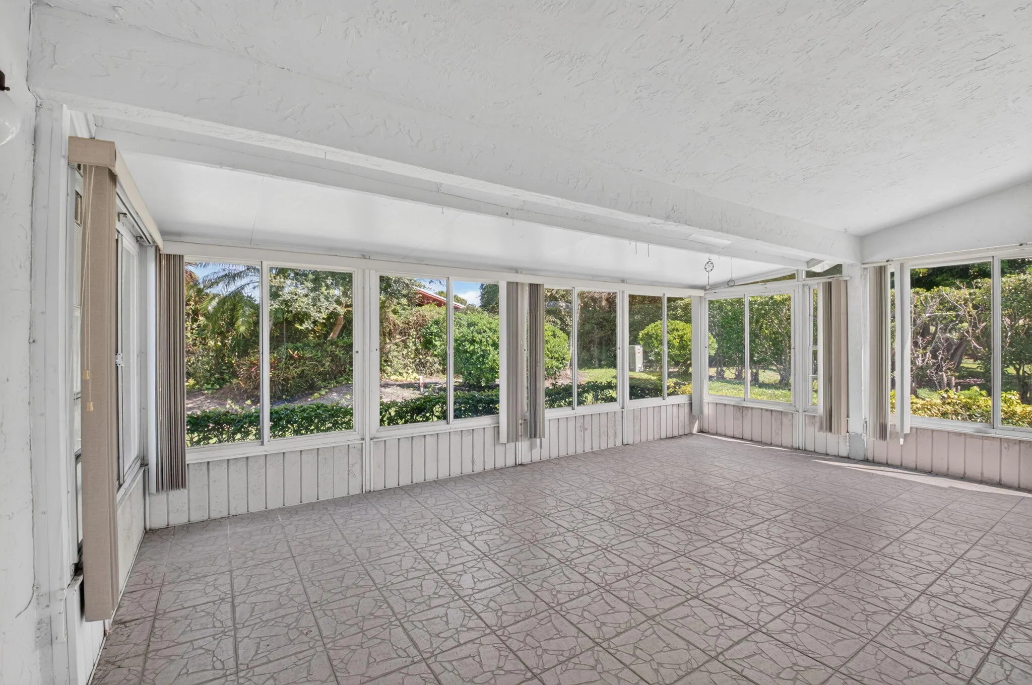 2915 Riviera Drive