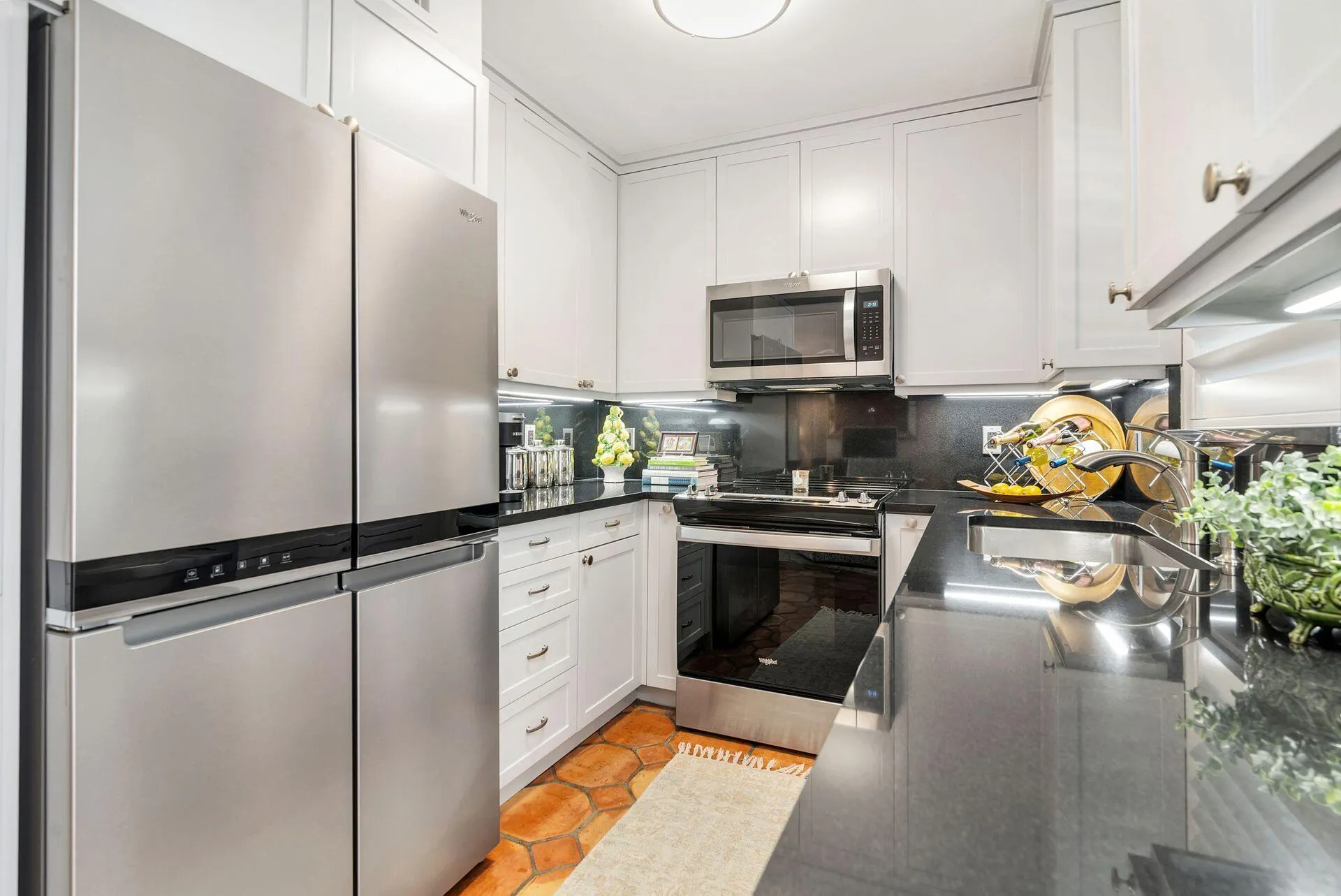 401 PERUVIAN Avenue #1040