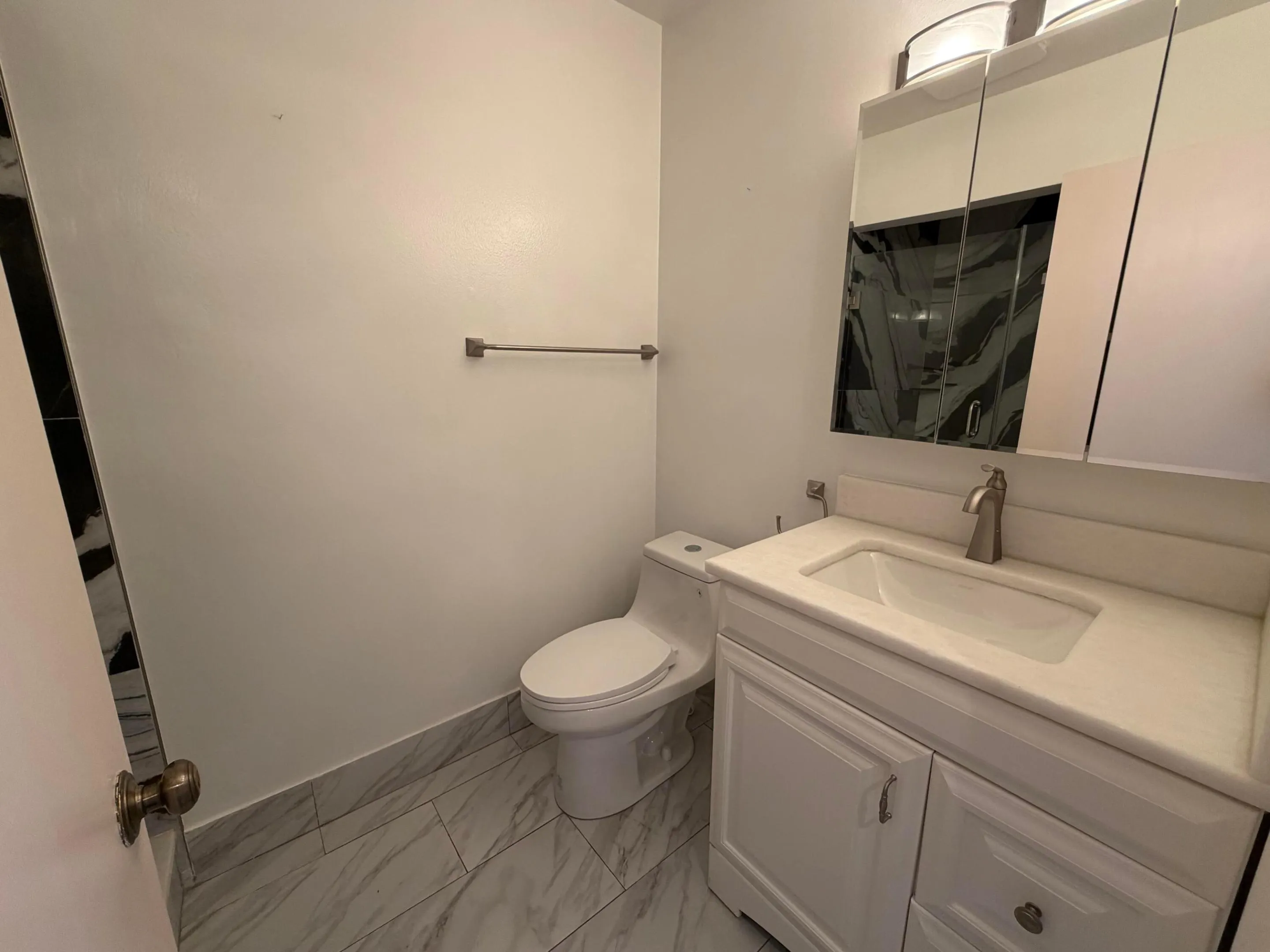5289 LAKEFRONT Boulevard #C