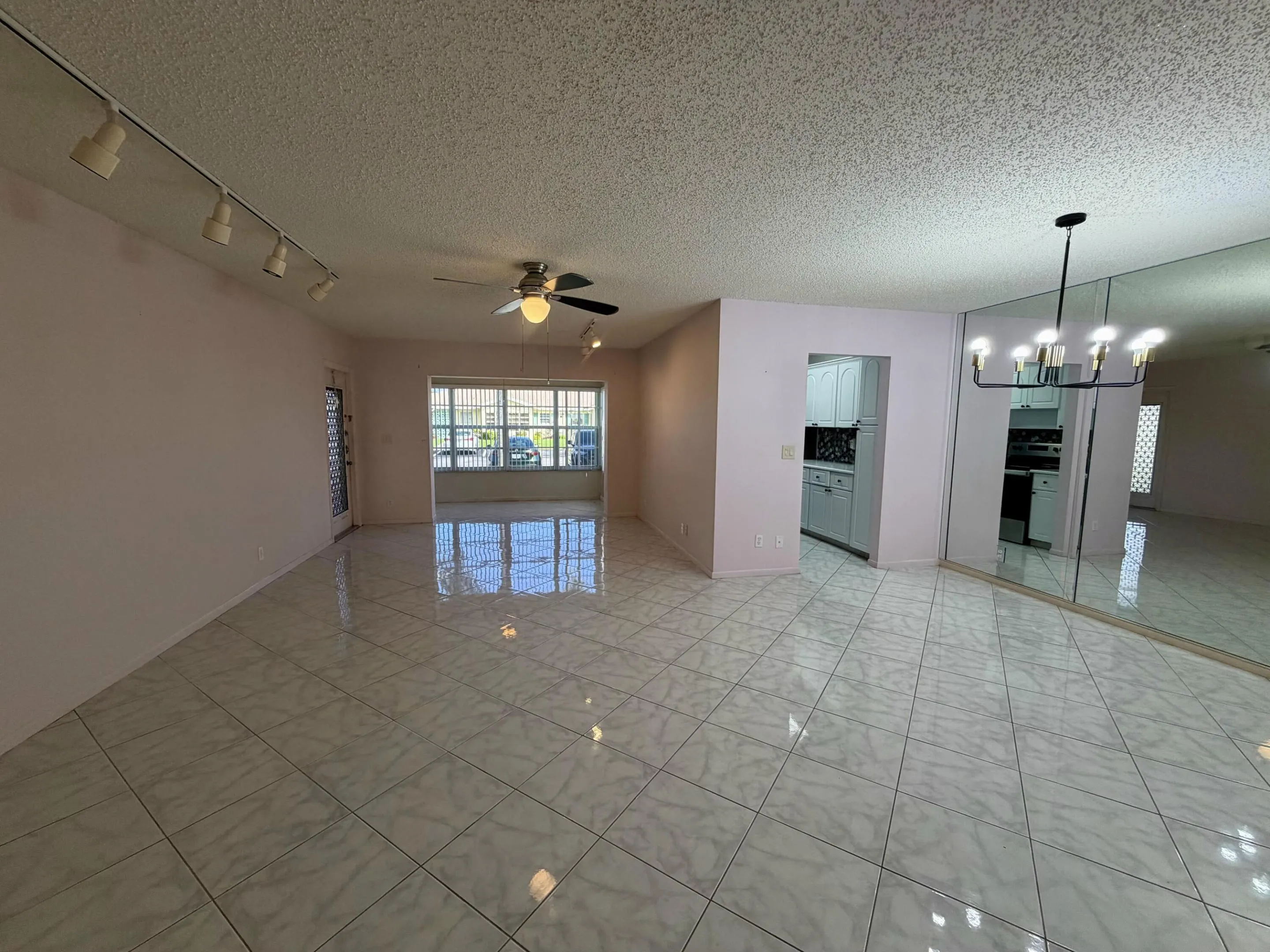 5289 LAKEFRONT Boulevard #C