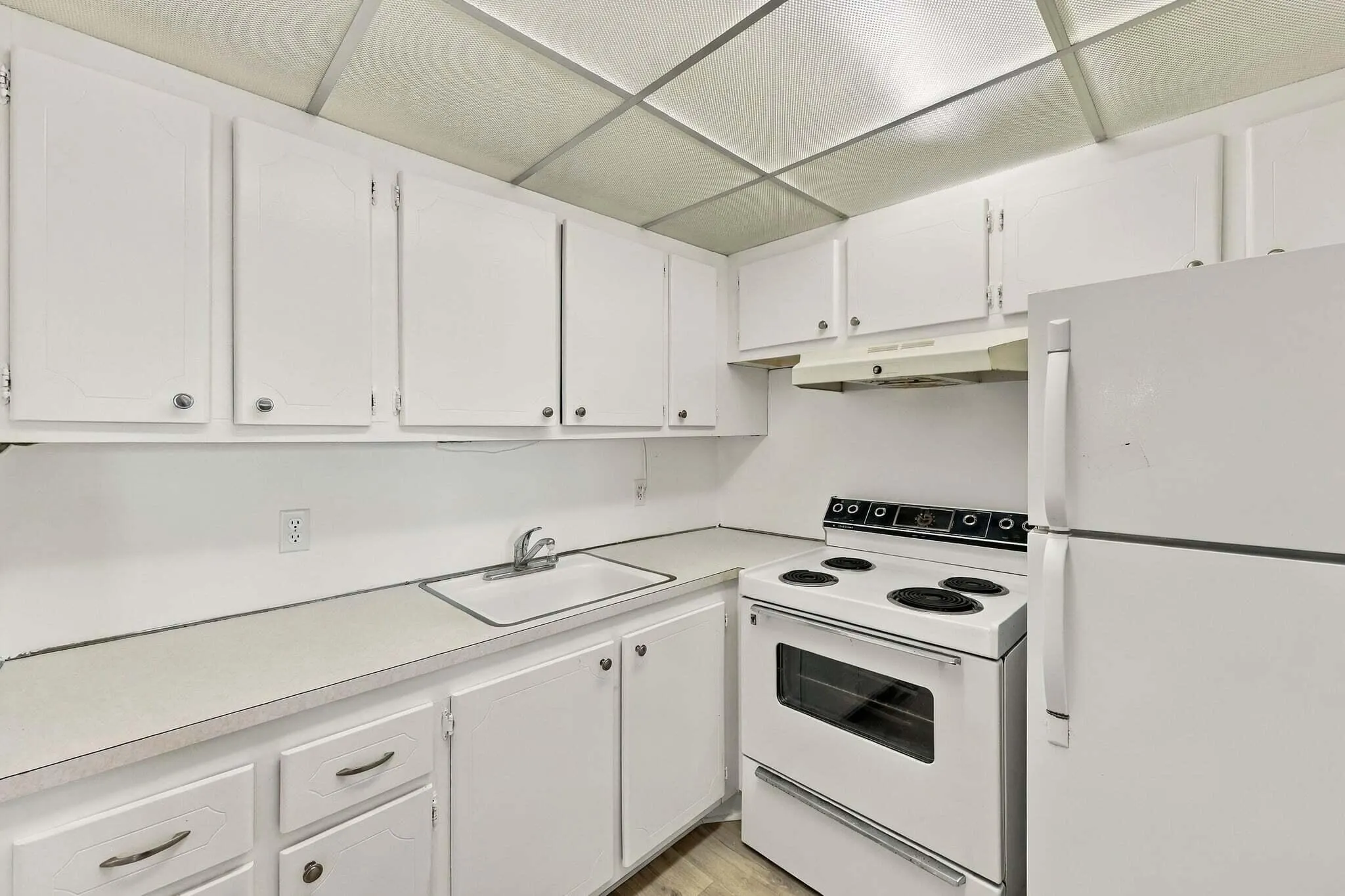 16 WESTBURY A Circle #16