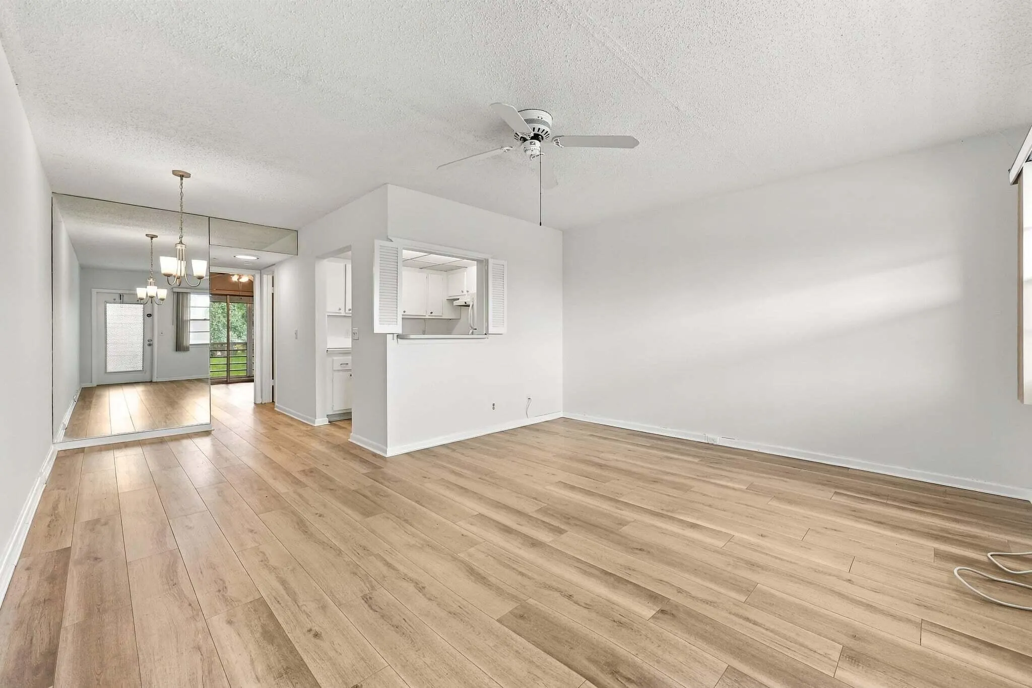16 WESTBURY A Circle #16