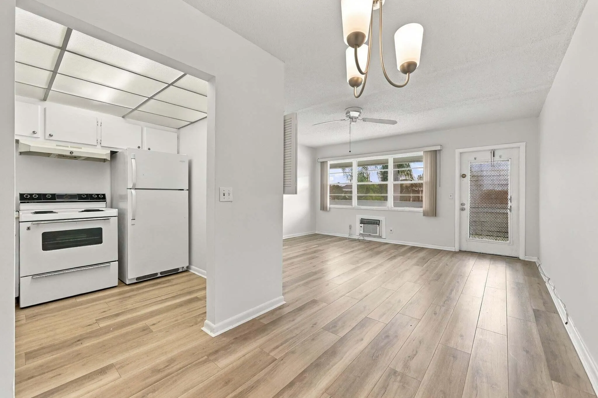 16 WESTBURY A Circle #16
