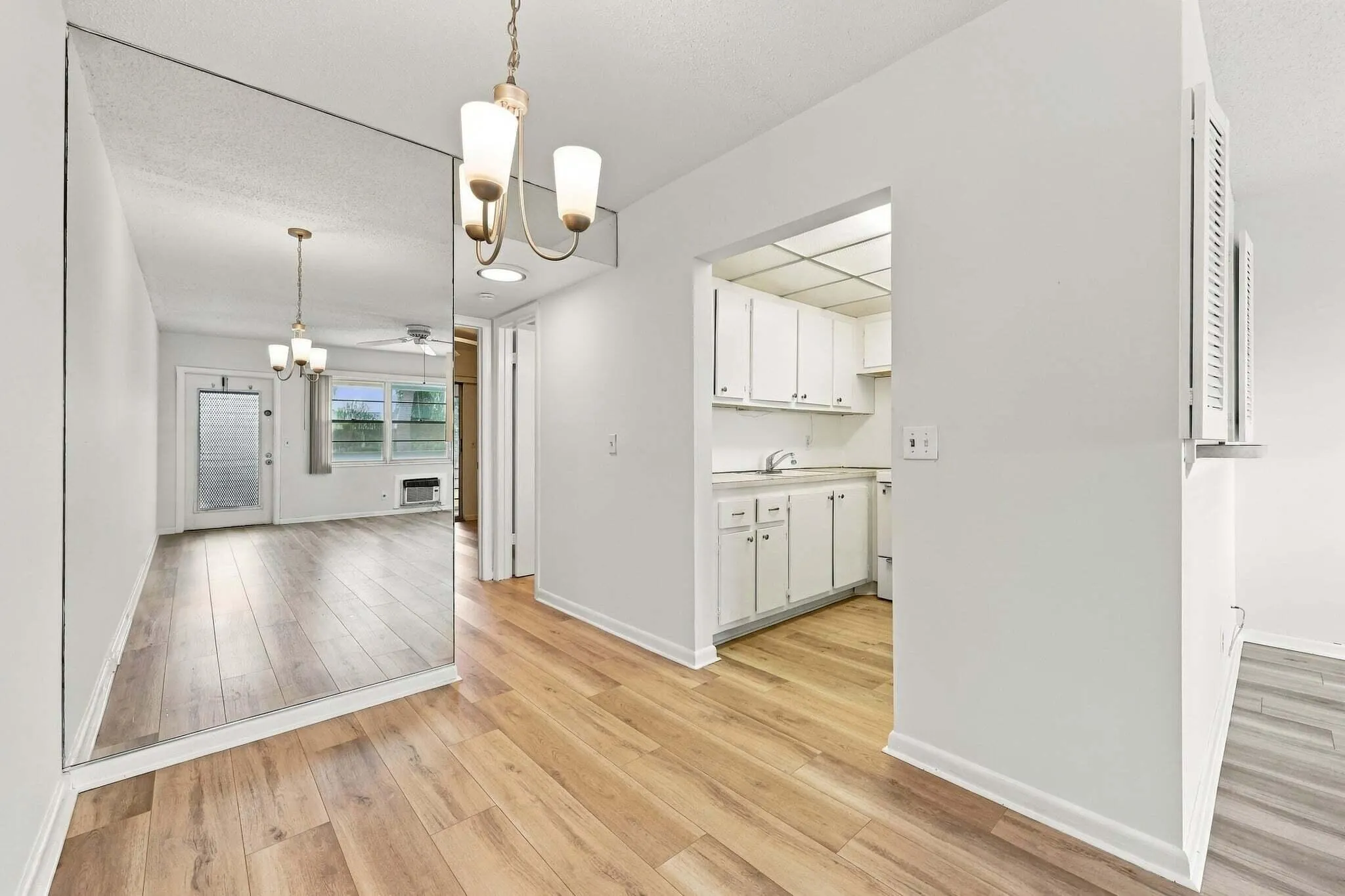 16 WESTBURY A Circle #16