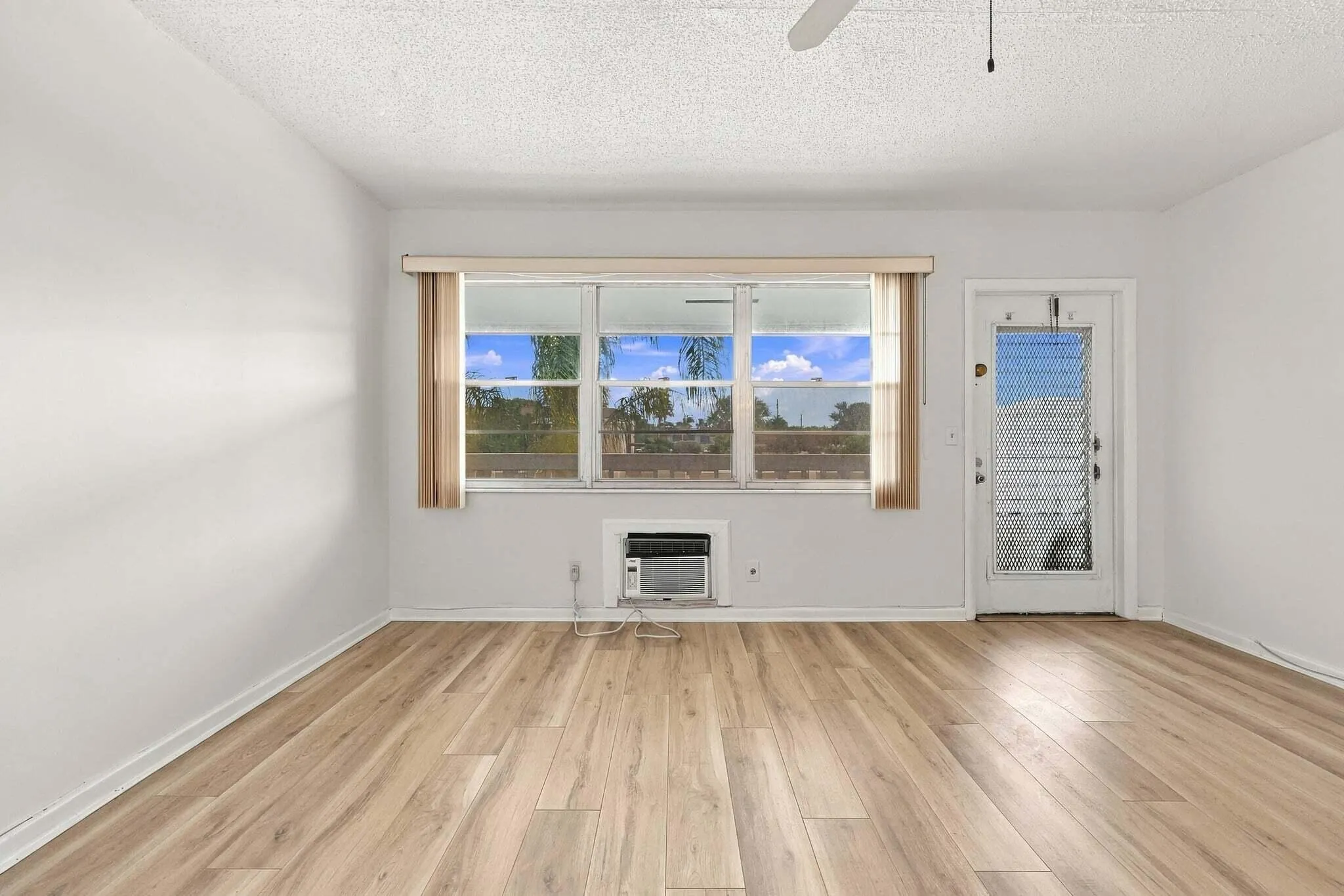 16 WESTBURY A Circle #16